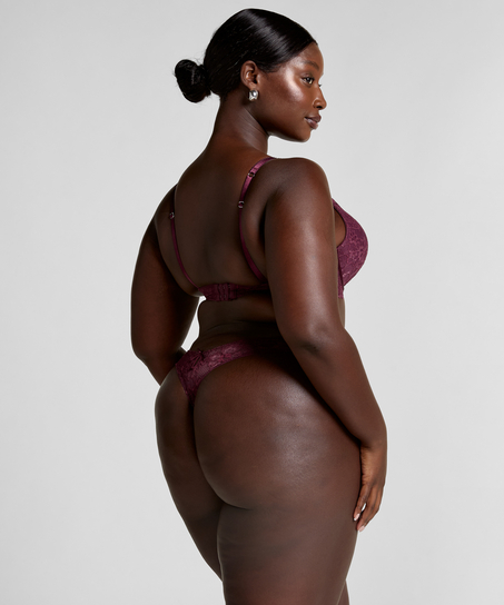 String Isadora, Rouge