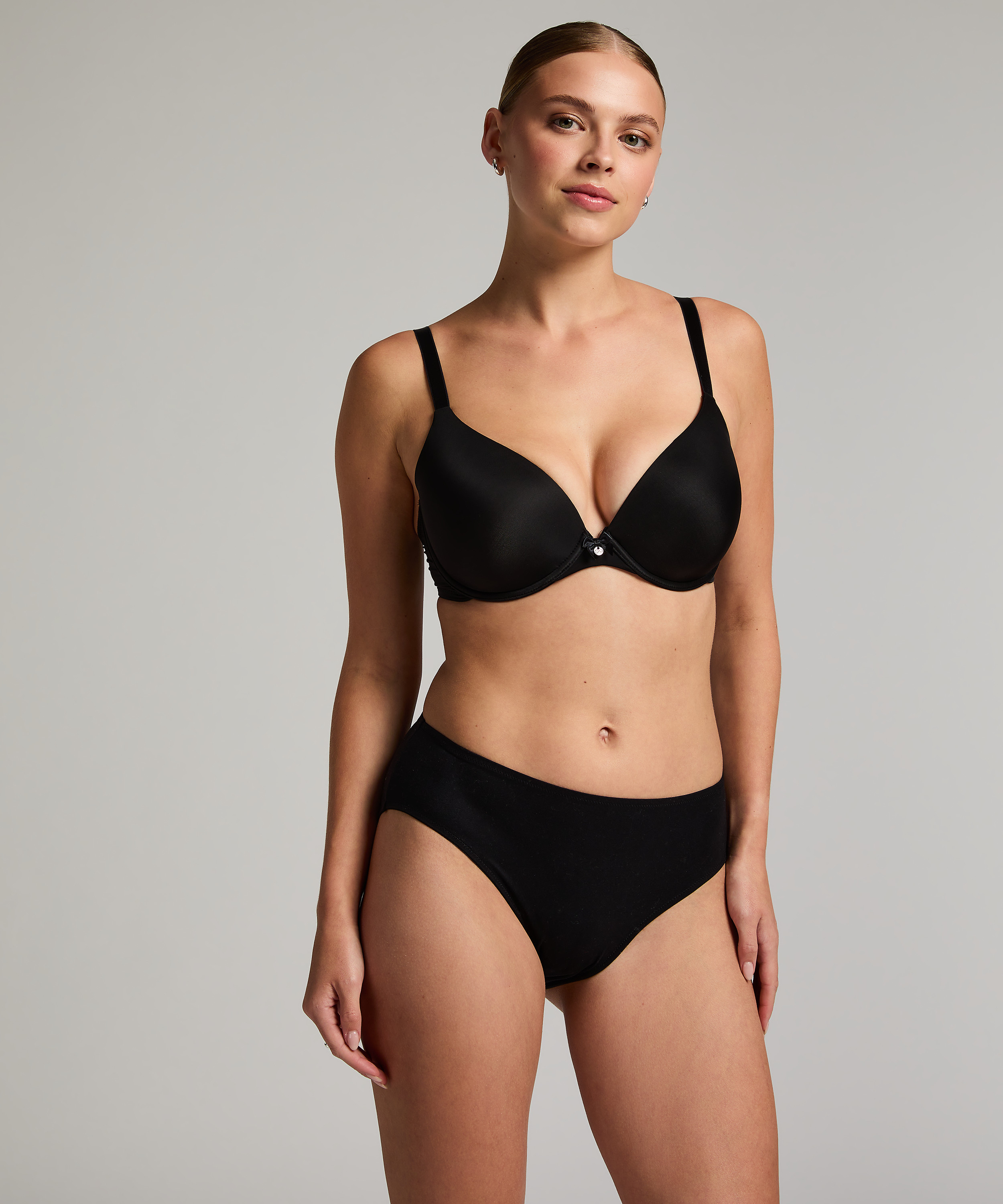 Culotte Menstruelle, Noir, main