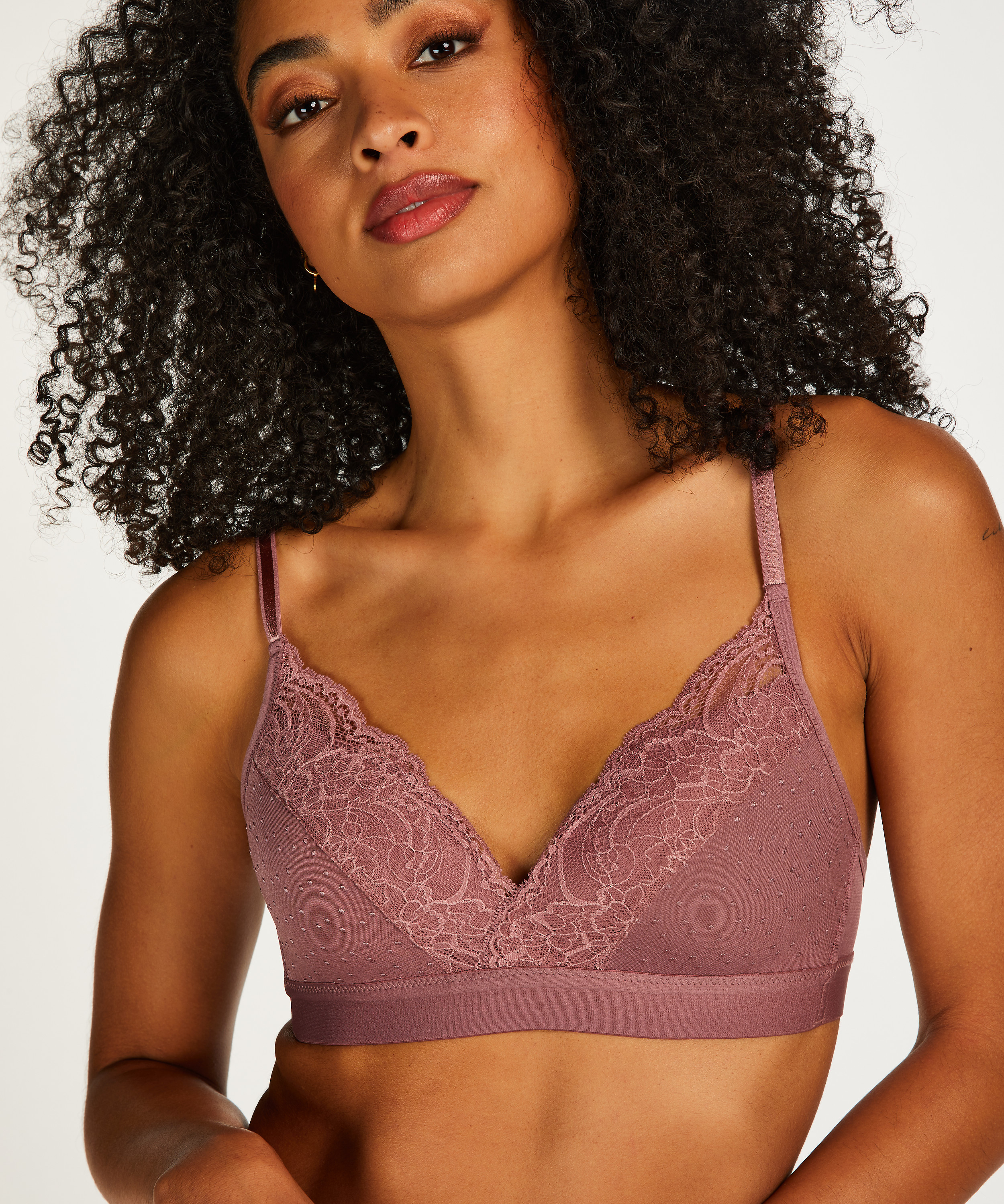 Soutien-gorge pr&eacute;form&eacute; sans armatures Sophie, Violet, main