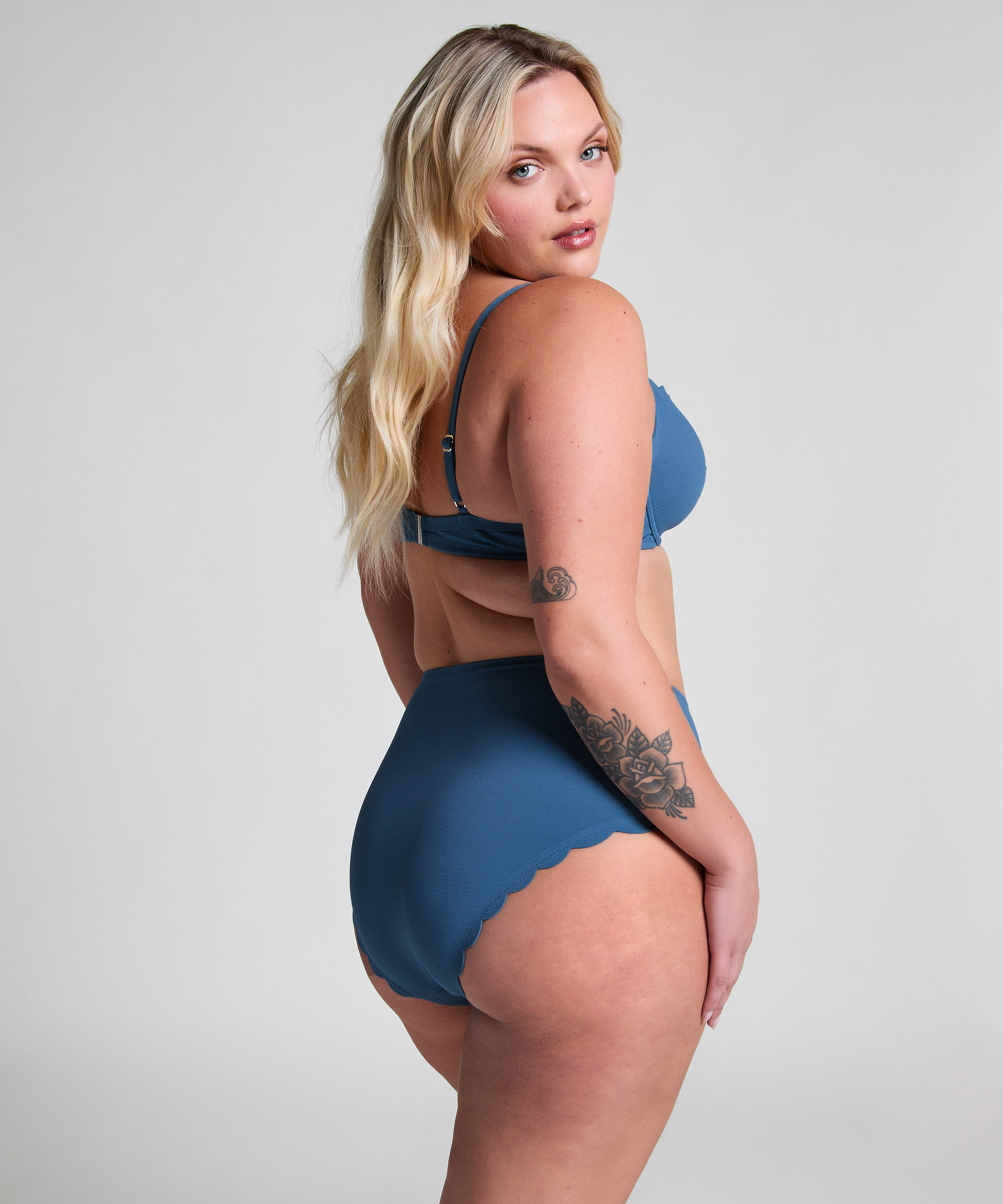 Haut de bikini préformé à armatures Scallop, Bleu, main