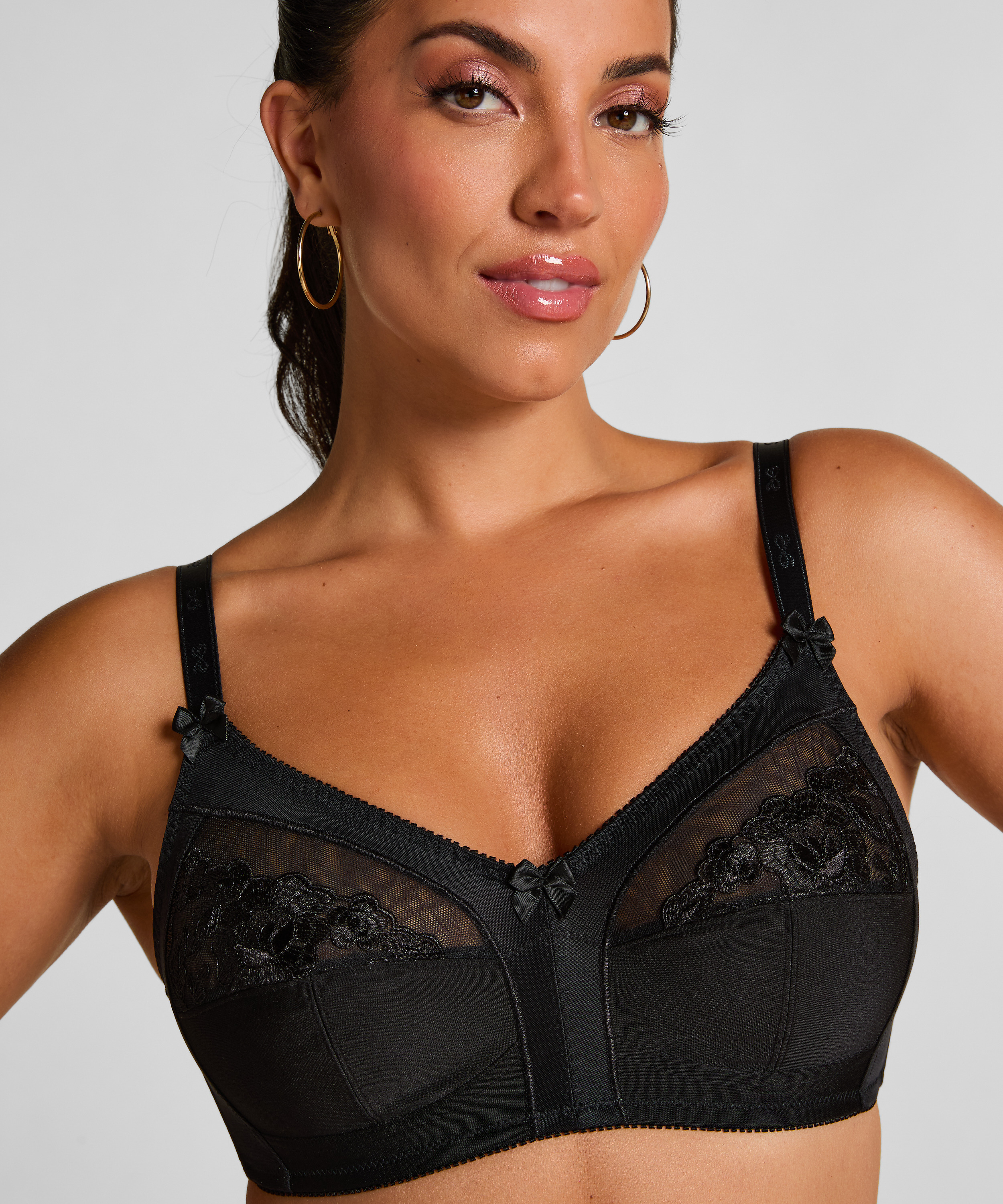 Soutien-gorge soft sans armatures Sara, Noir, main
