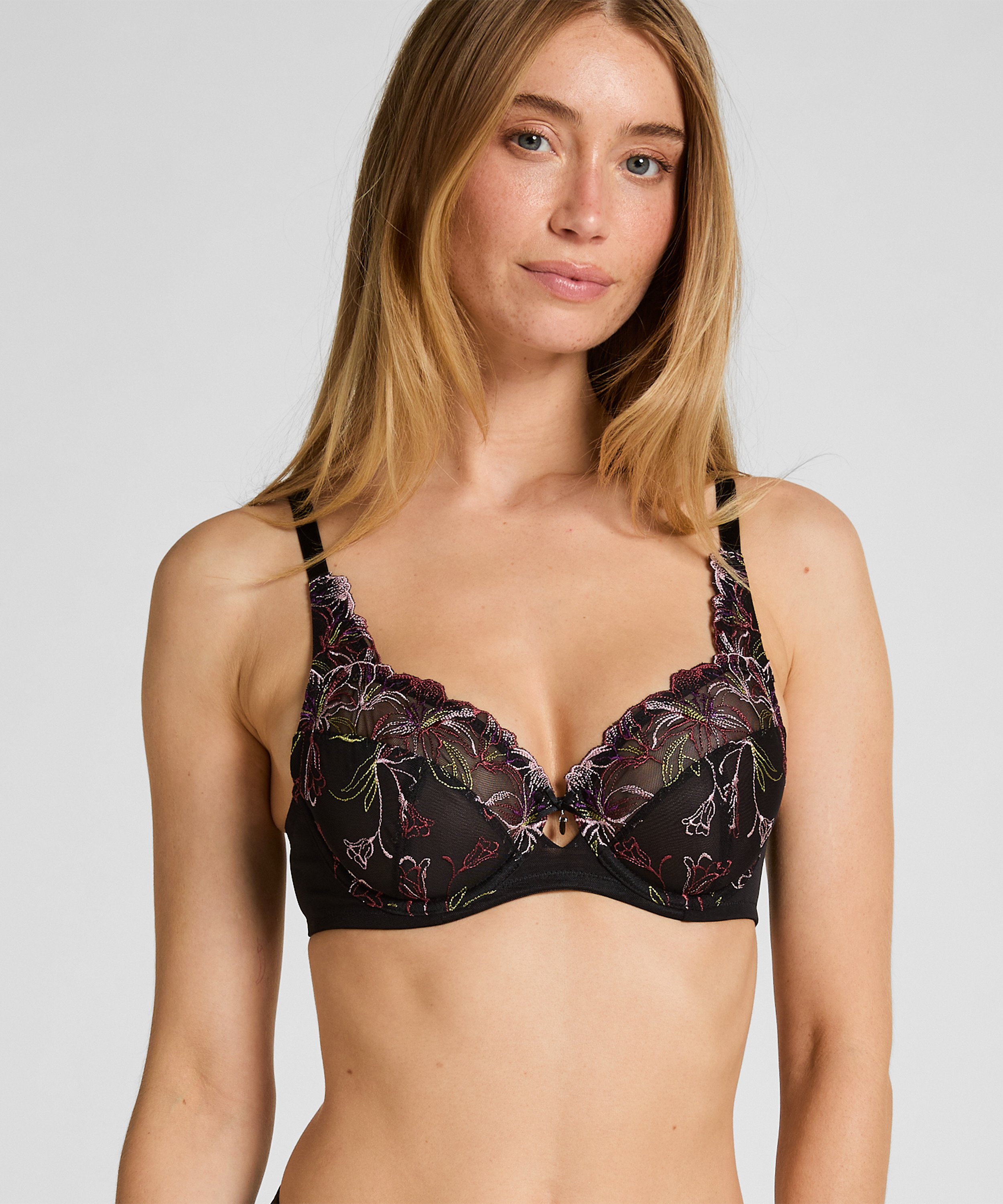 Soutien-gorge à armatures non-préformé Lily, Noir, main