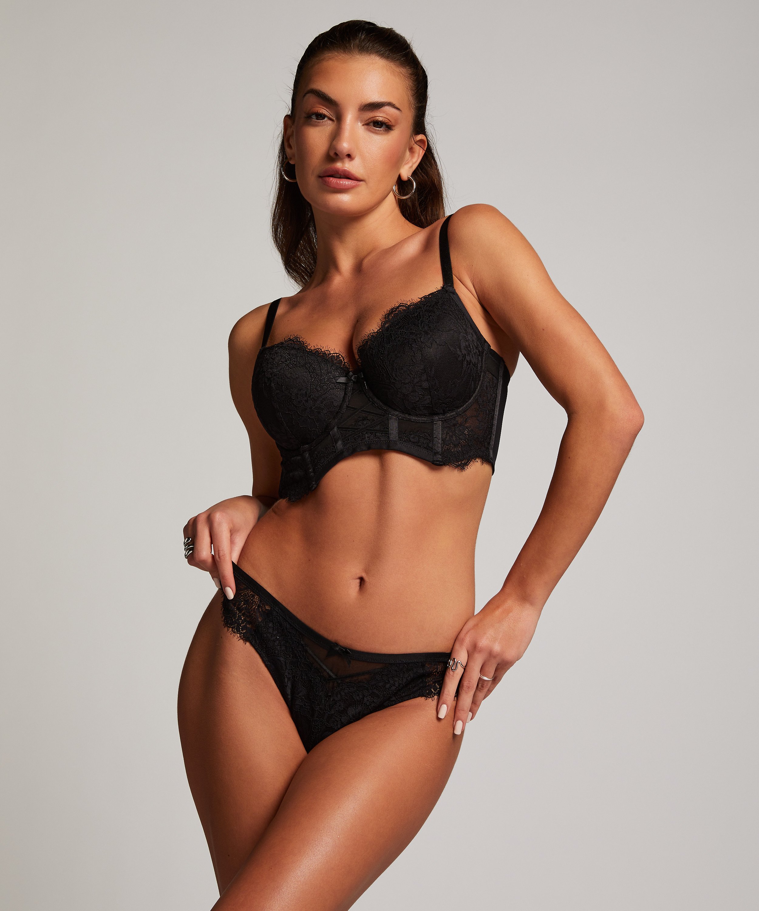 Soutien-gorge à armatures préformé longline Arabella, Noir, main