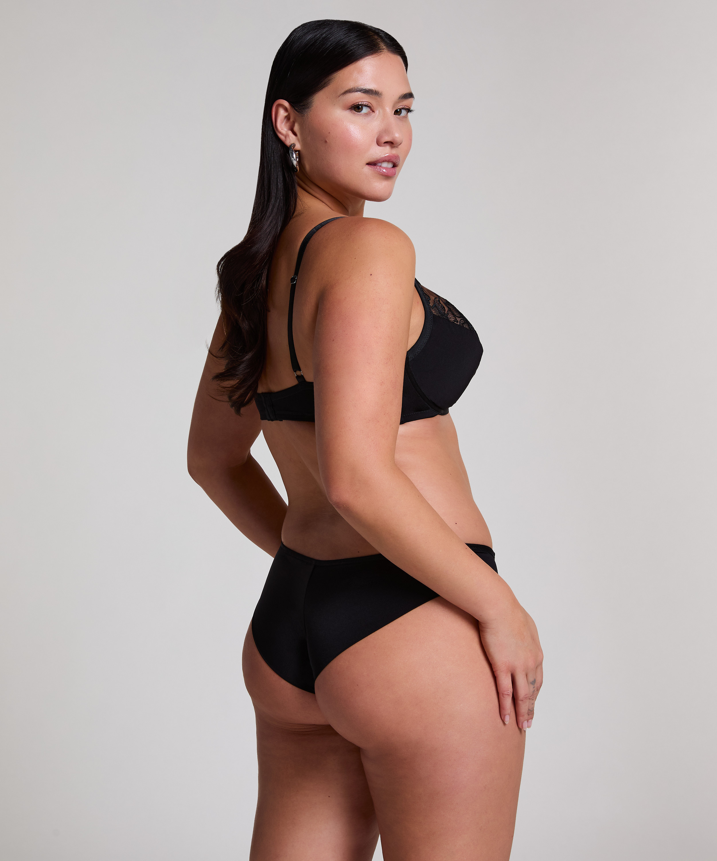 Slip brésilien Jemima, Noir, main