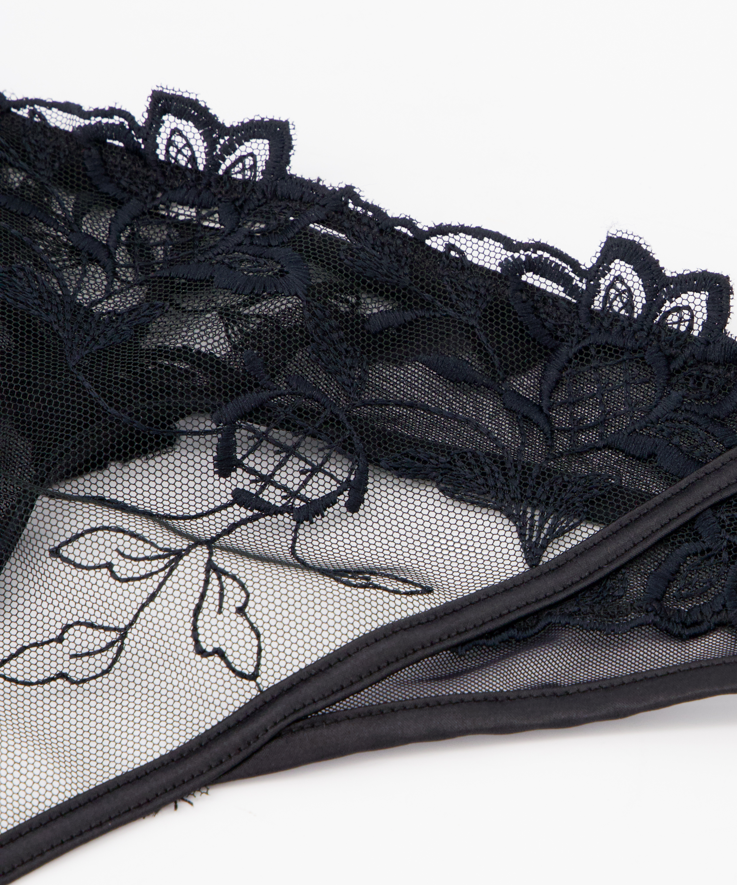 String Inga, Noir, main