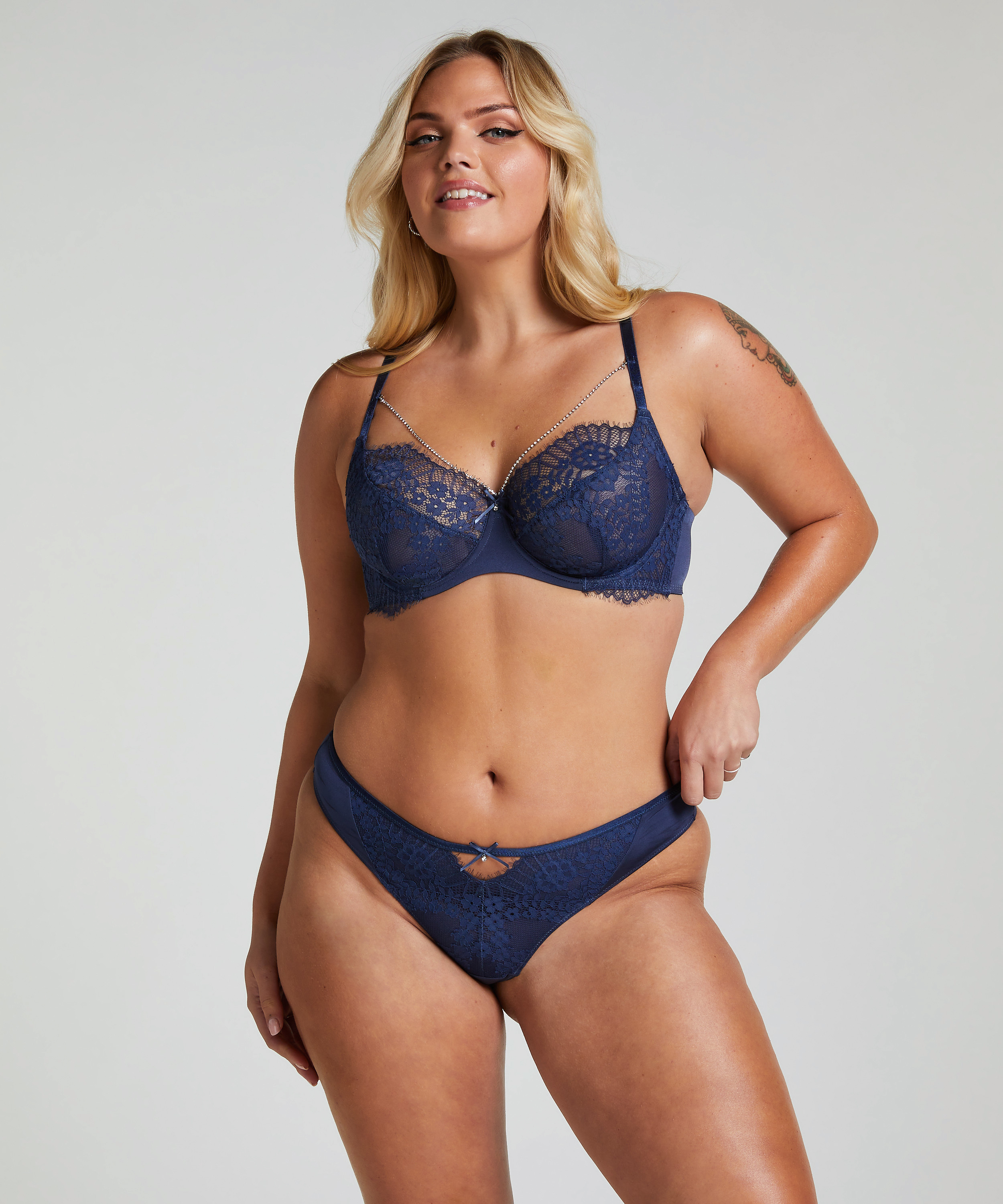 Soutien-gorge rembourré à armatures Pearlene, Bleu, main