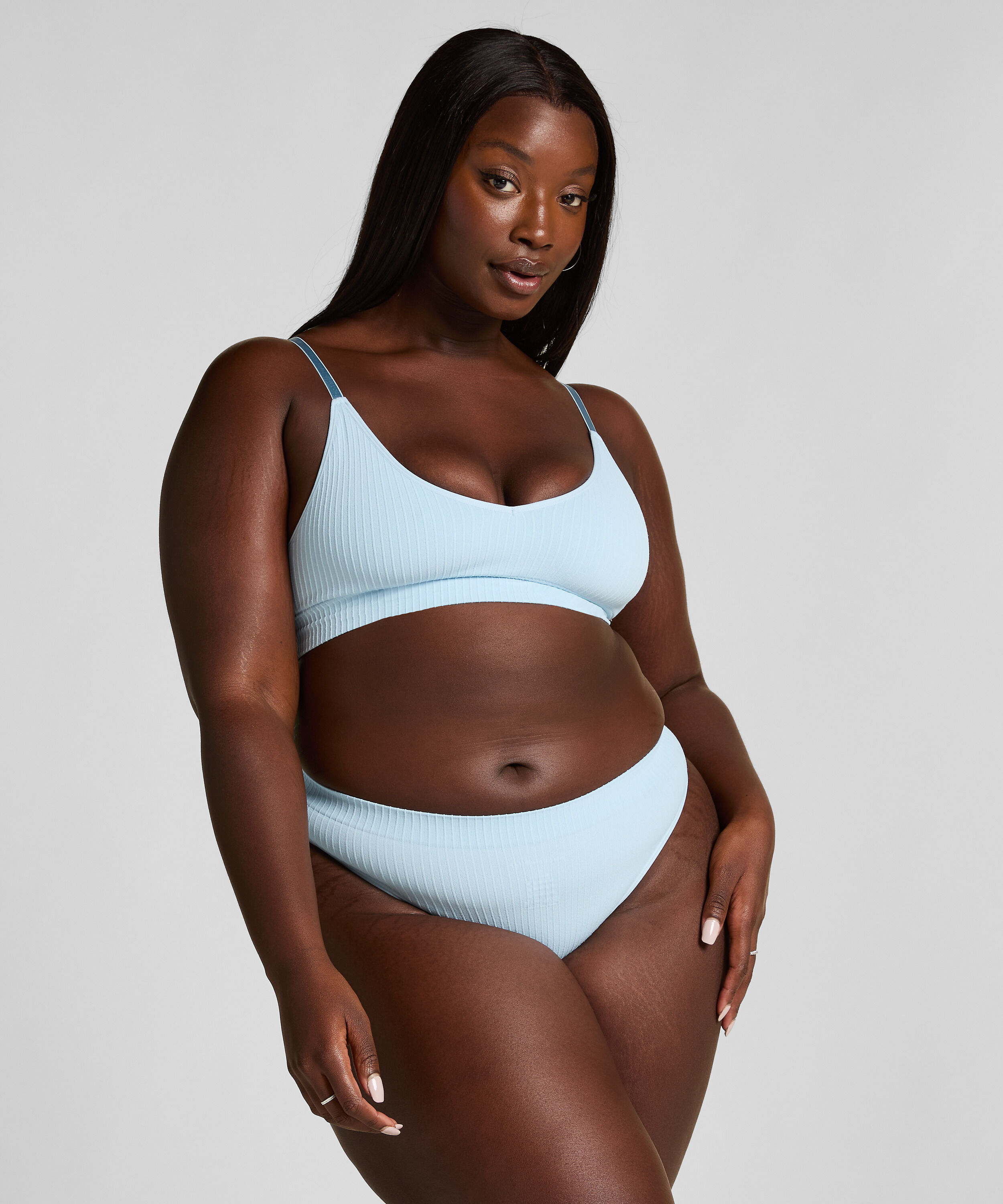 String échancré Dianne