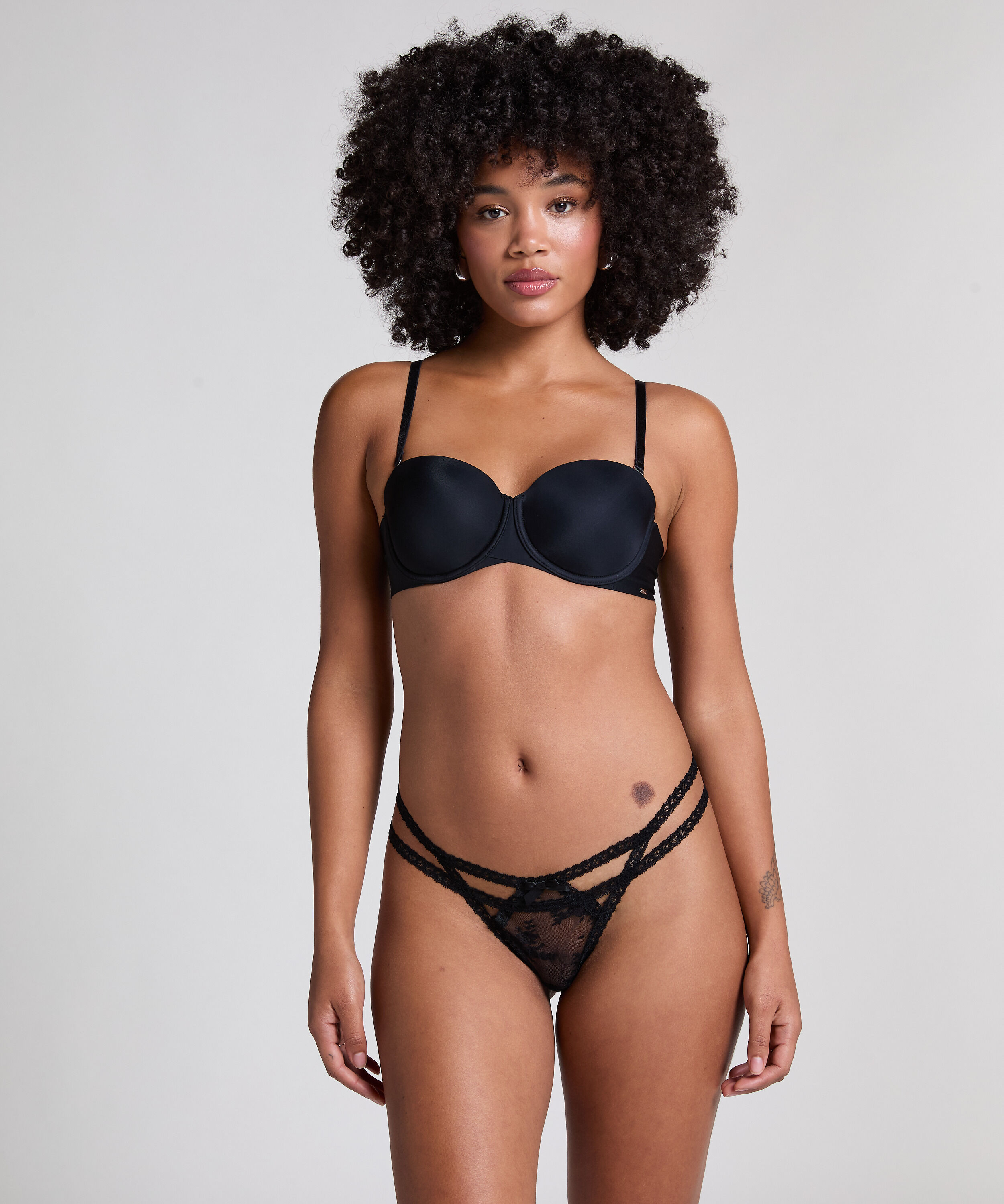 String Irina, Noir String Irina, Noir