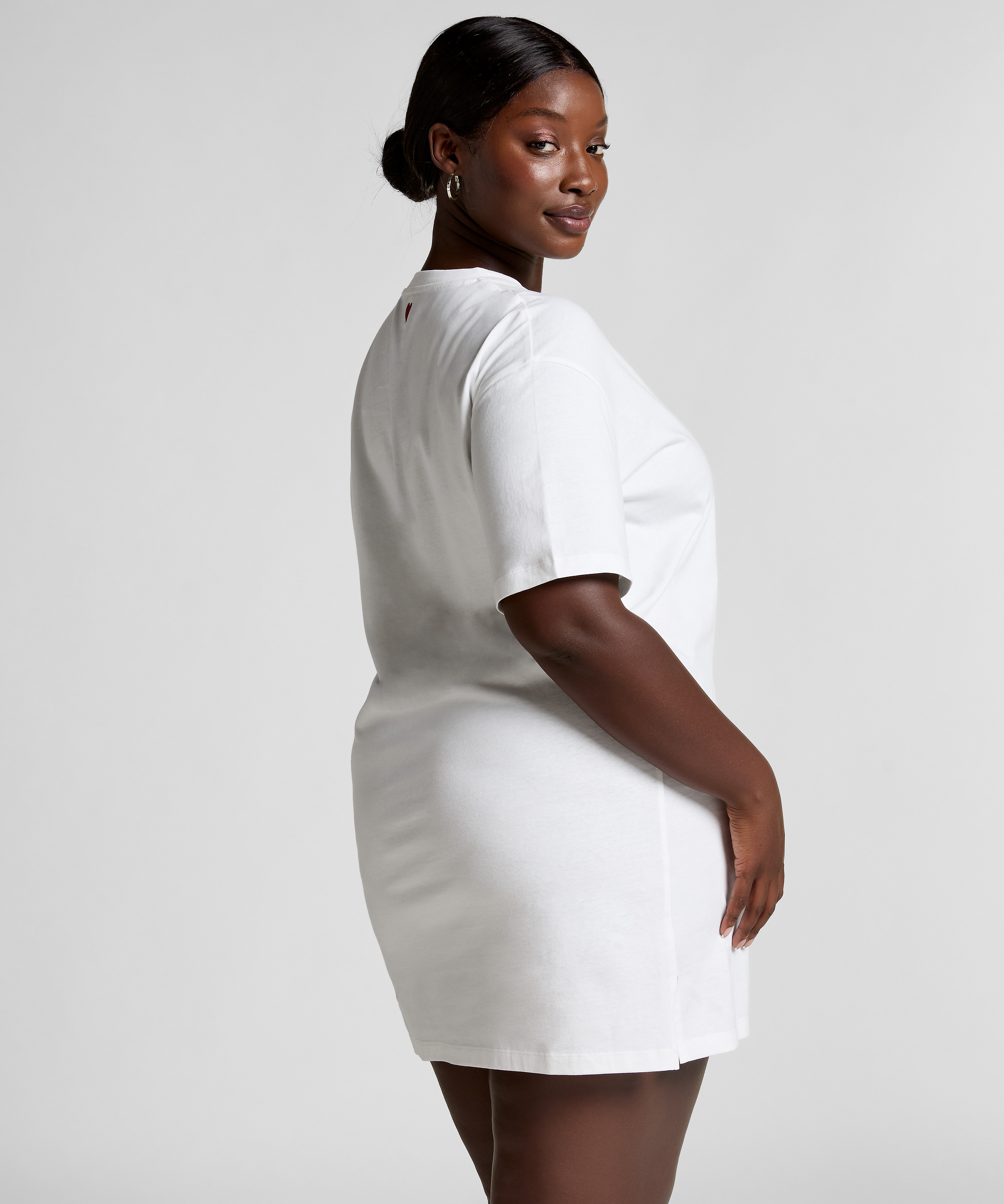 Chemise de nuit, Blanc, main