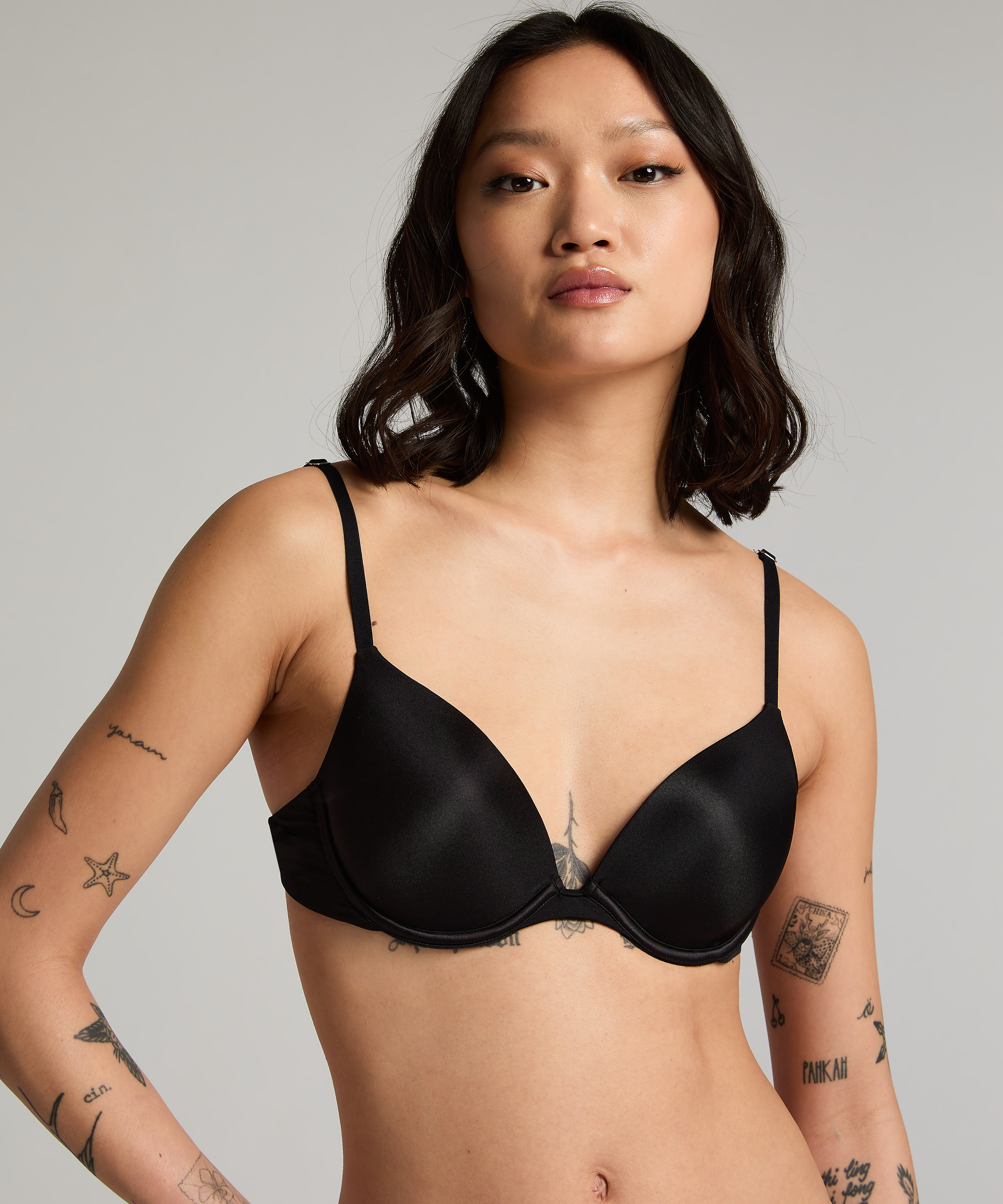 Soutien-gorge à armatures préformé Transparent Back Multiway, Noir, main