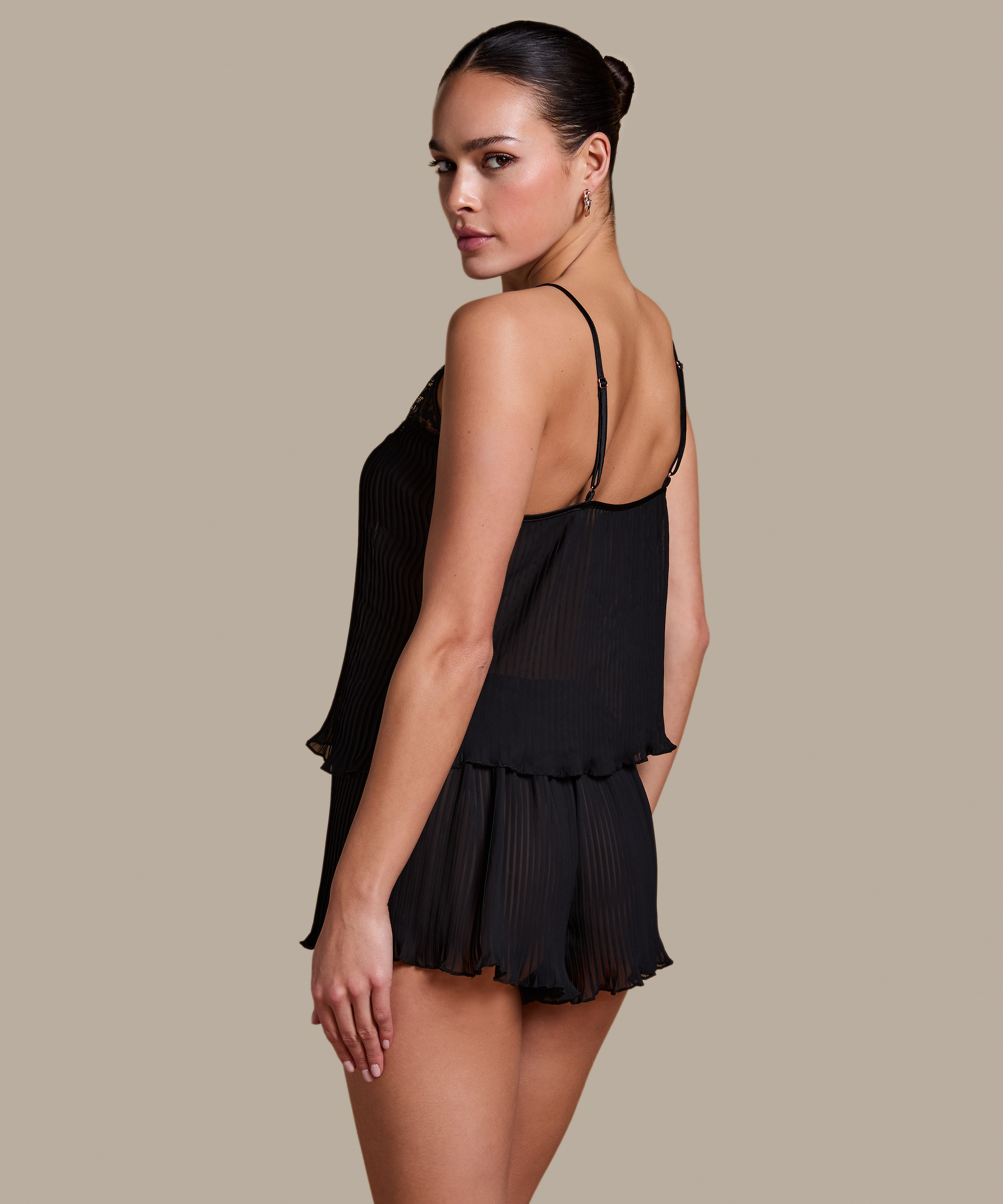 Cami en dentelle Plisse, Noir, main