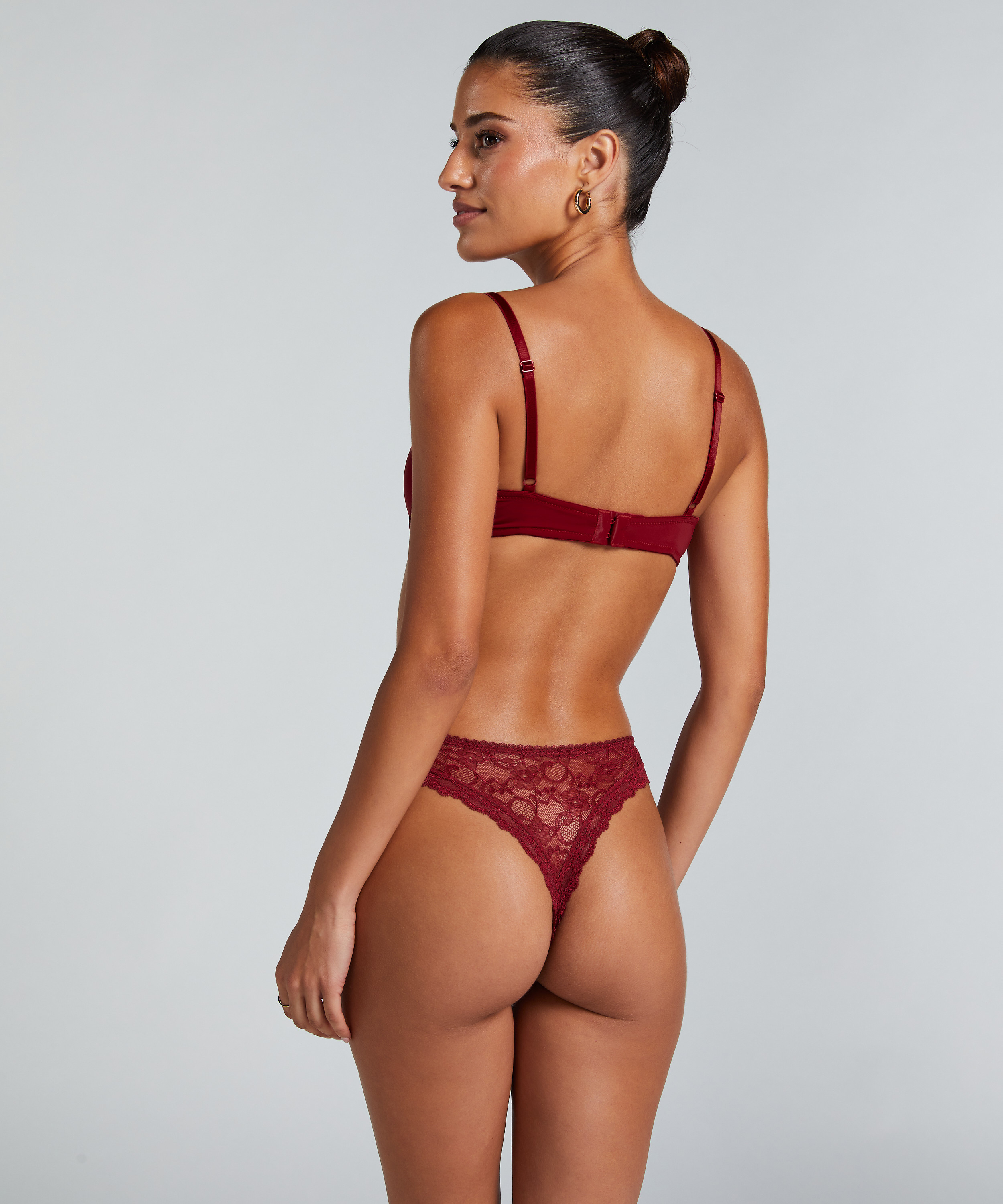 Mini brésilien taille haute Riley, Rouge, main