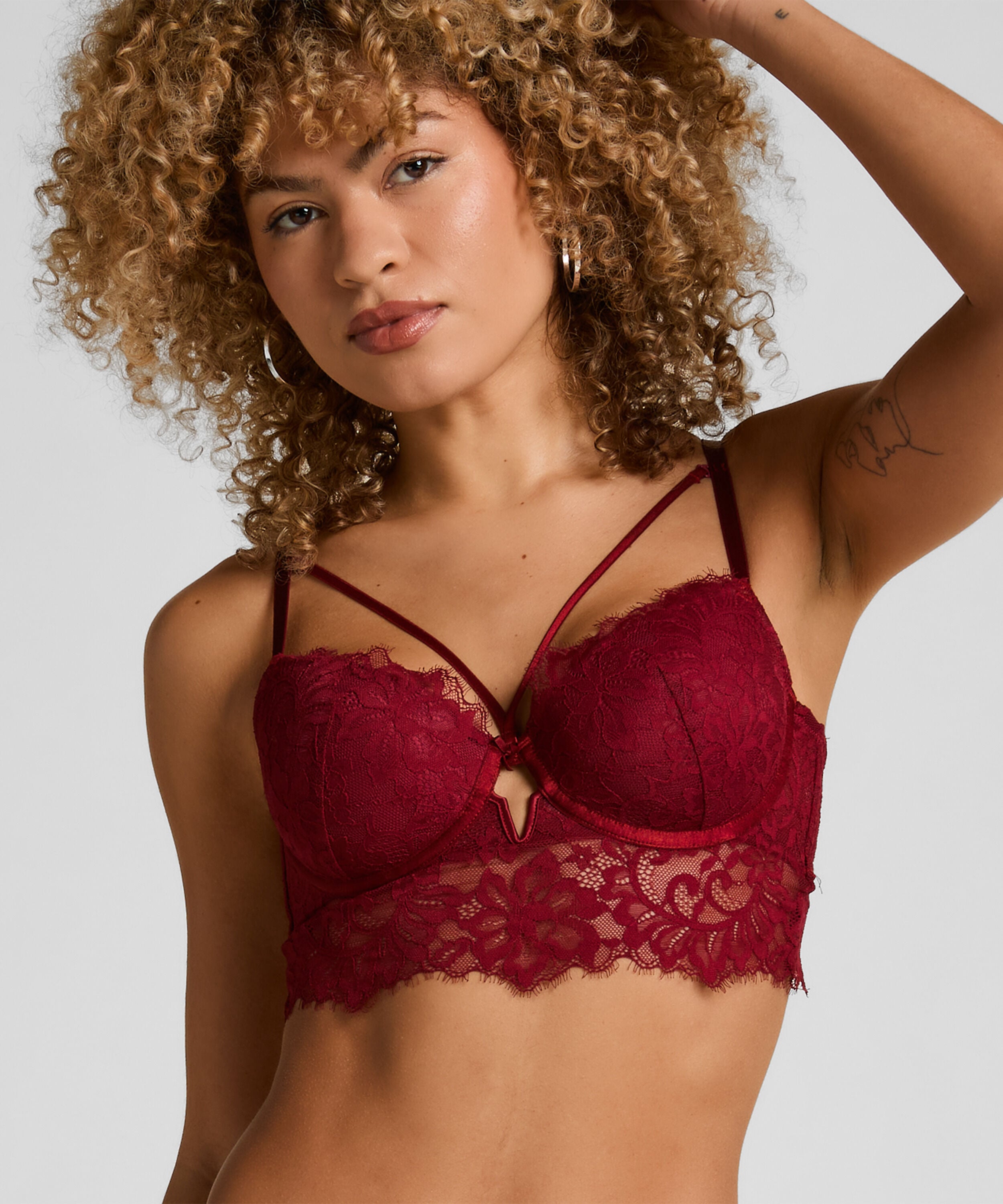 Soutien-gorge à armatures préformé longline Isabella, Rouge Soutien-gorge à armatures préformé longline Isabella, Rouge