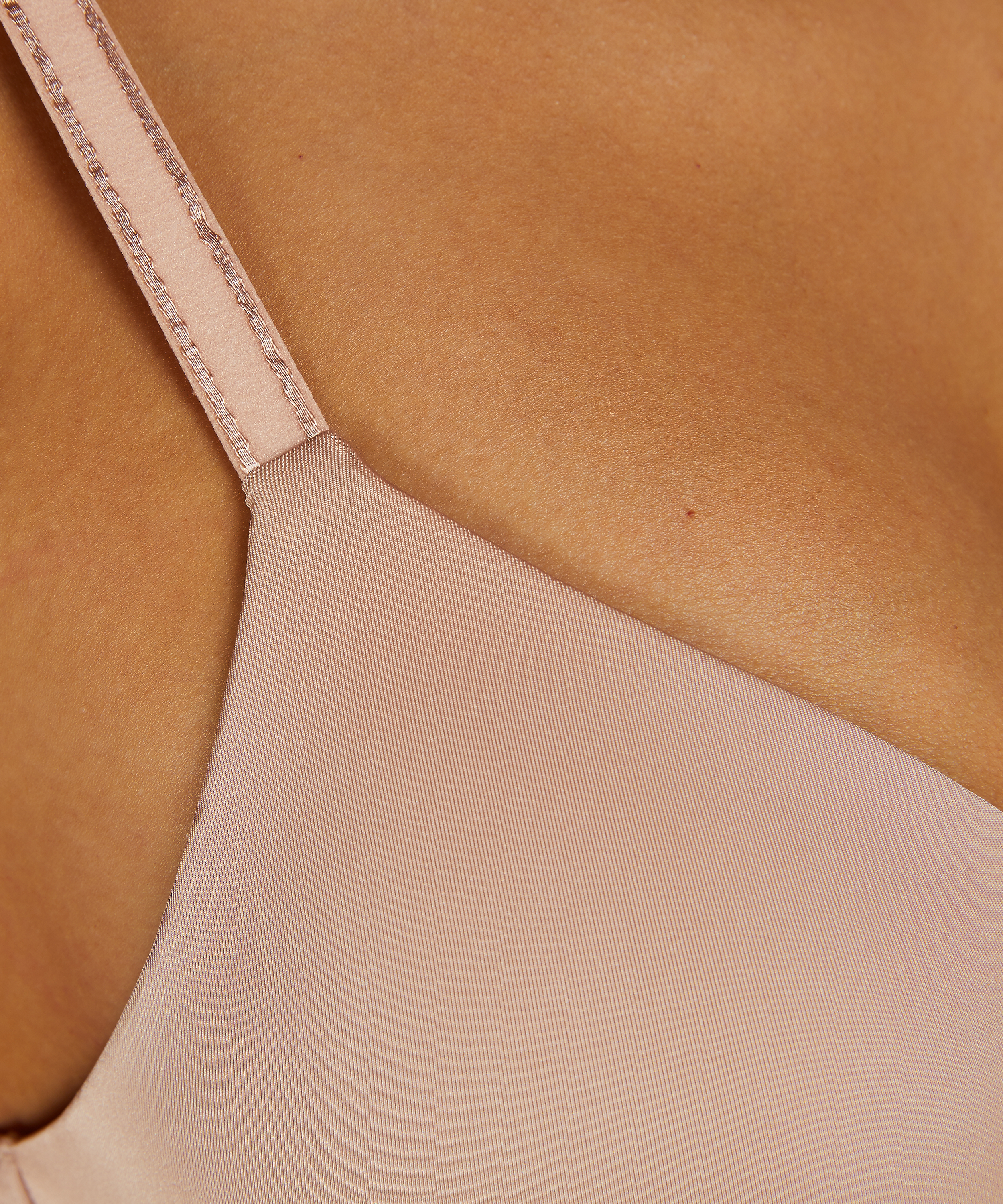 Soutien-gorge push-up préformé sans armatures Mona, Beige, main