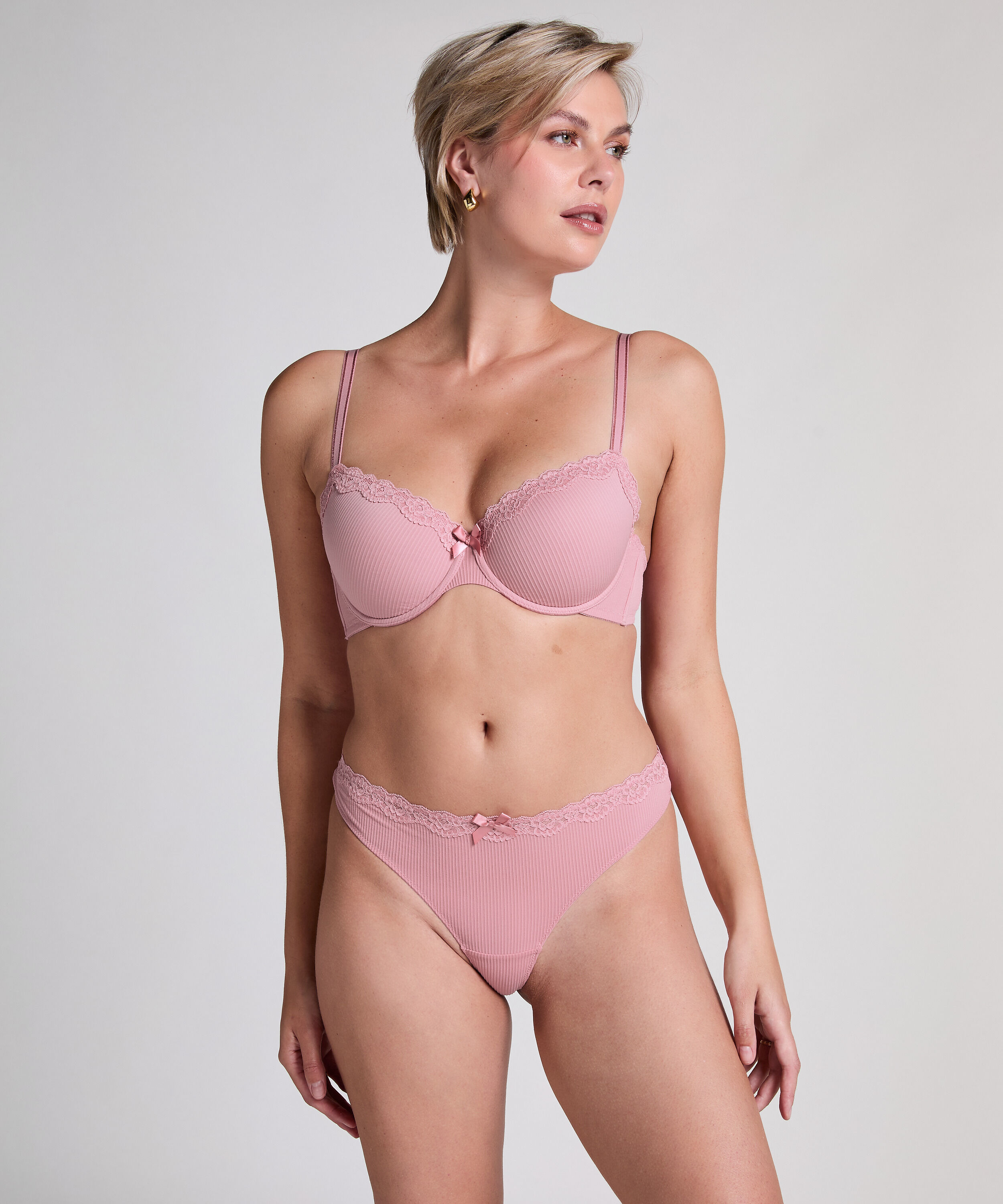 String Lola, Rose String Lola, Rose