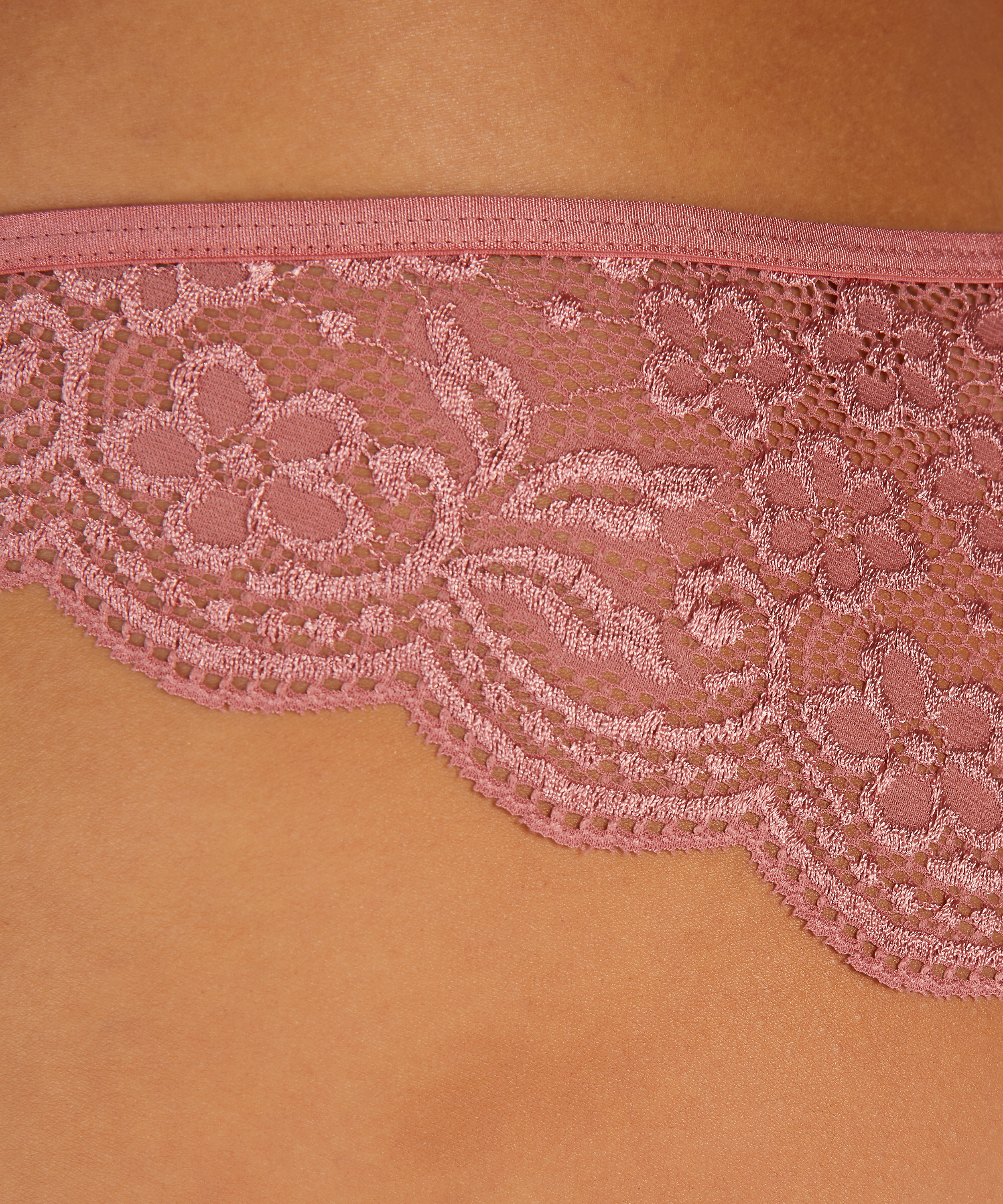 Br&eacute;silien jambe haute Ariana, Rose, main