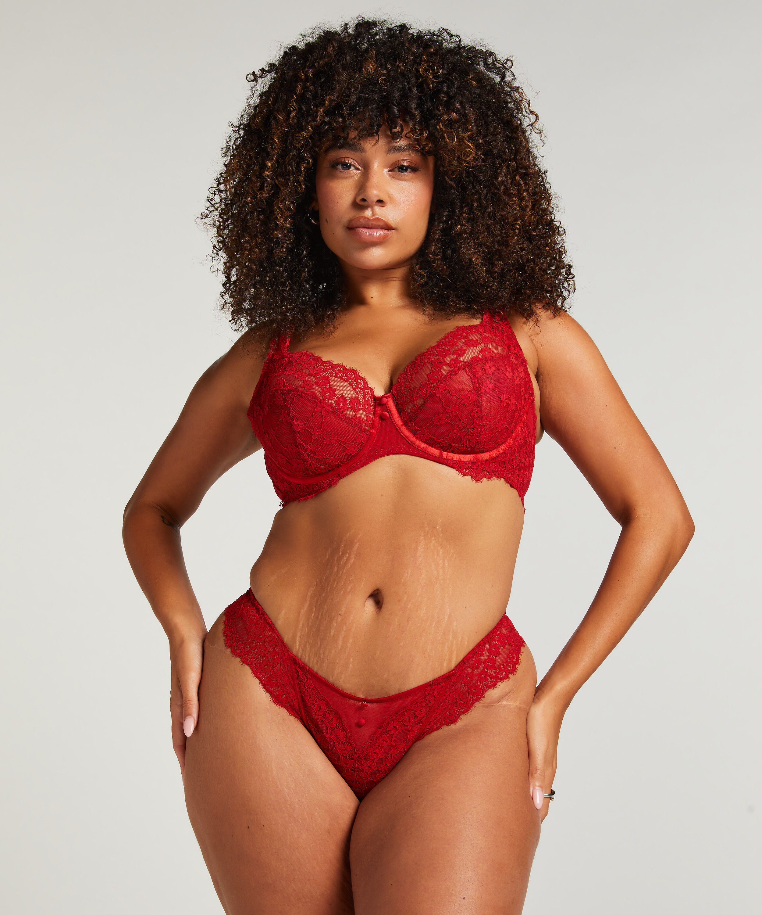 String Daisy, Rouge String Daisy, Rouge
