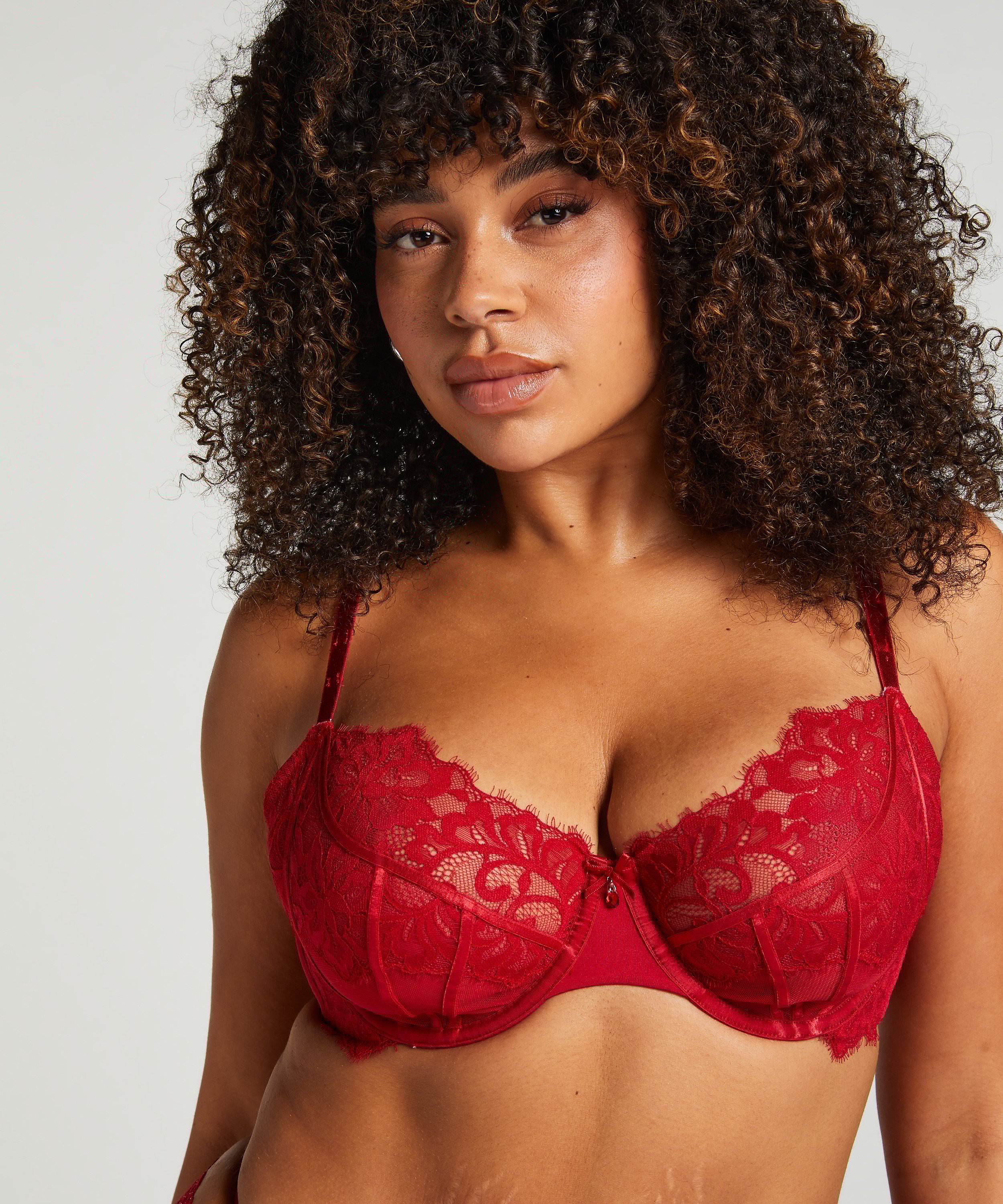 Soutien-gorge à armatures non-préformé Charlotta, Rouge, main