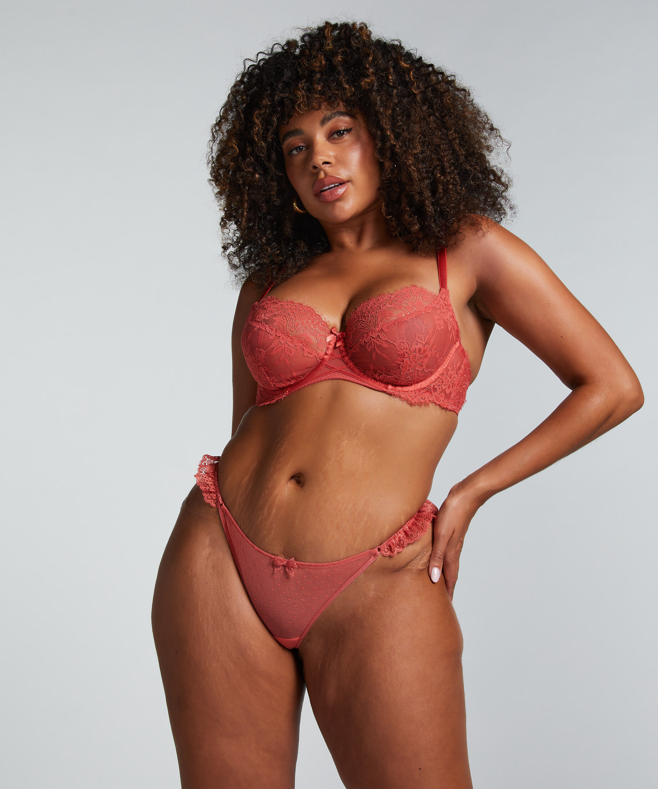 String Mary, Rouge