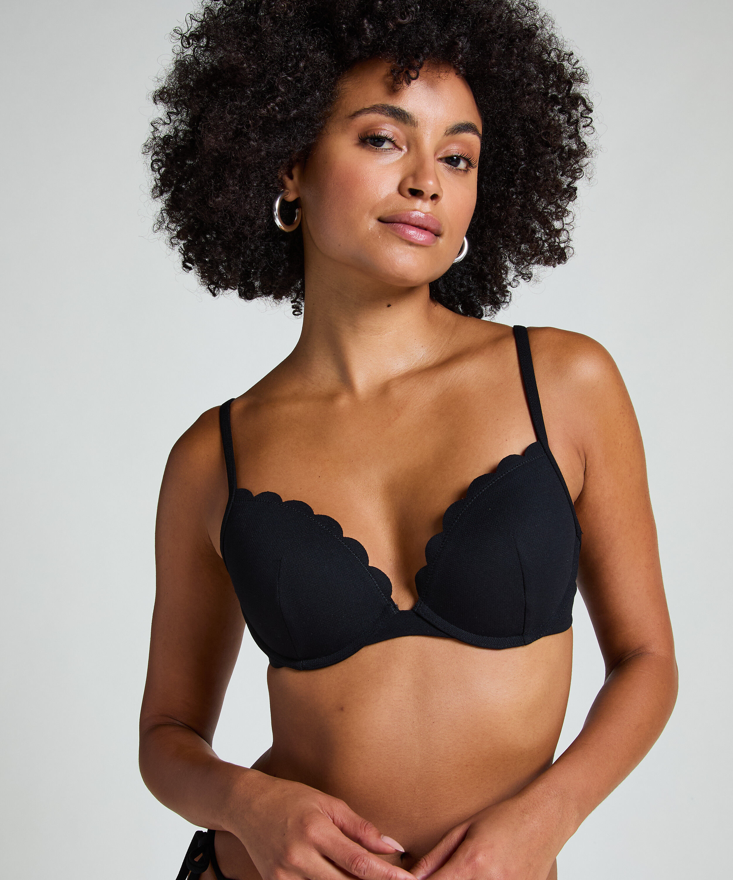 Haut de bikini préformé à armatures Scallop, Noir