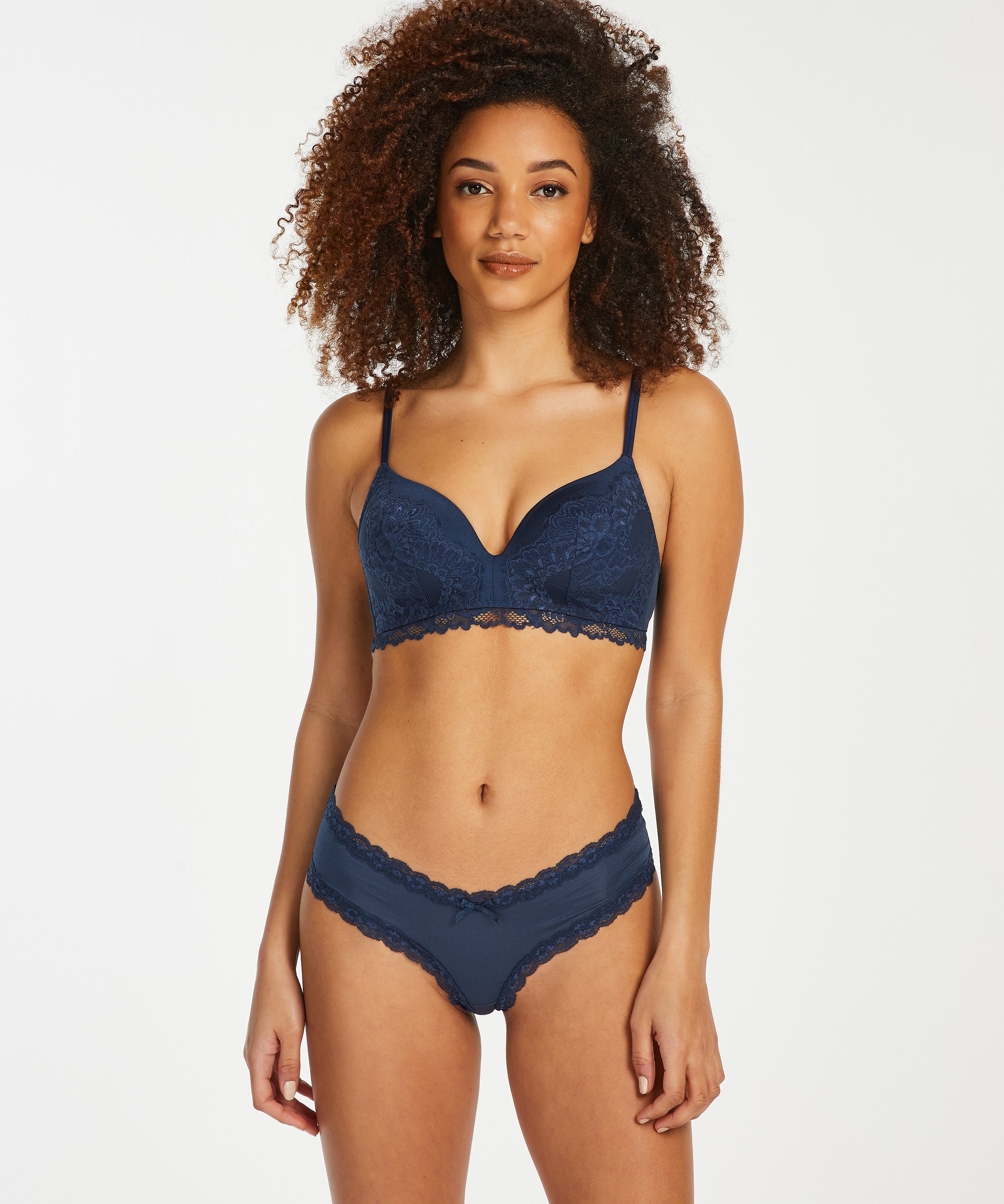 Slip brésilien V-shape micro, Bleu, main