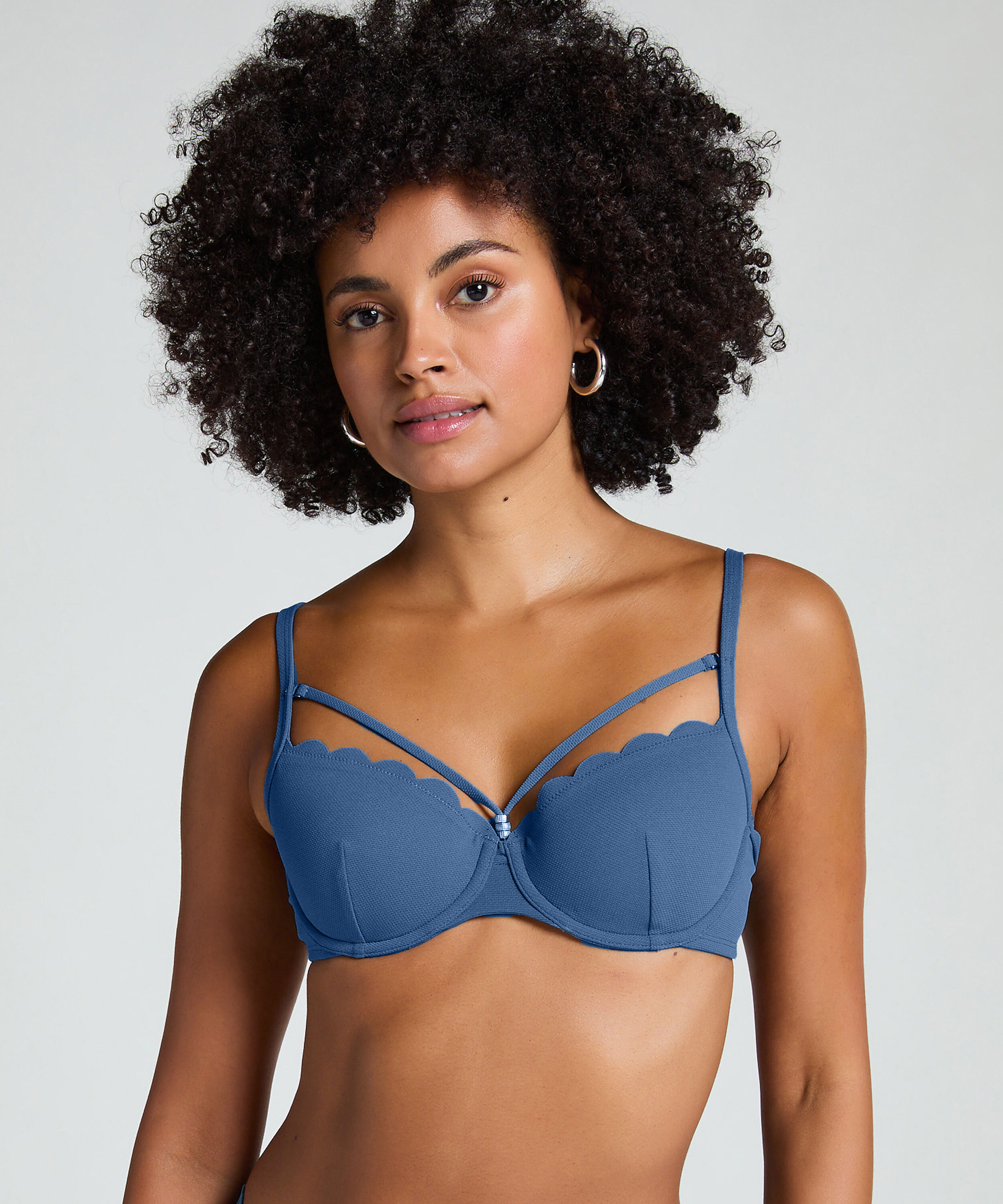 Haut de bikini pr&eacute;form&eacute; &agrave; armatures Scallop, Bleu
