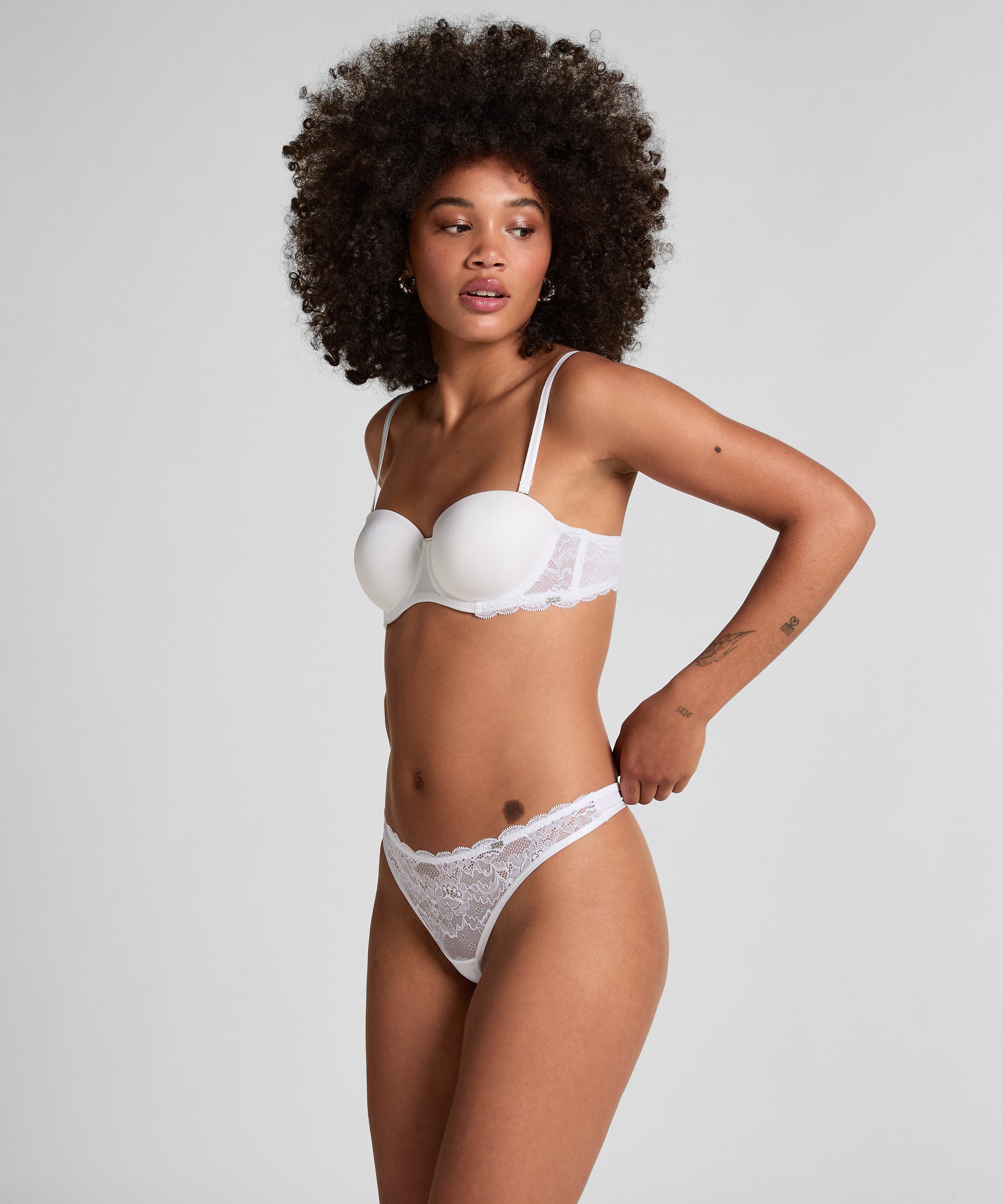 Soutien-gorge à armatures préformé sans bretelles Angie, Blanc, main