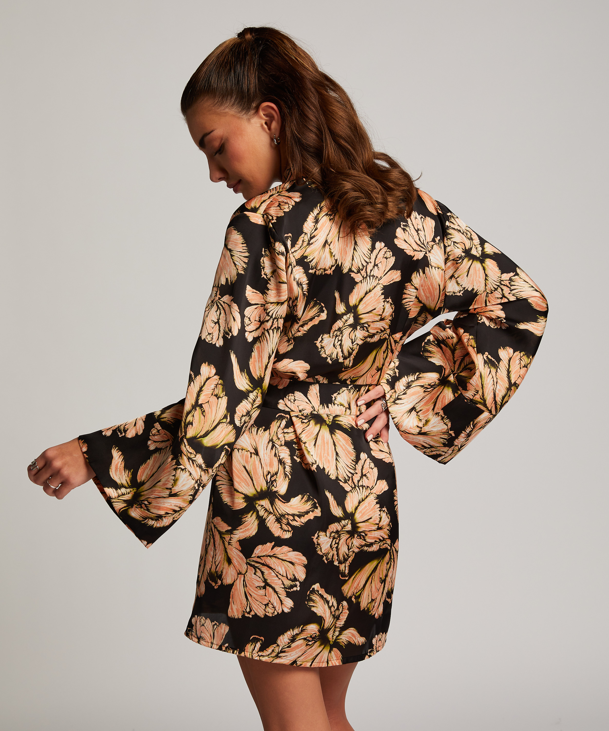 Kimono Satin, Noir, main