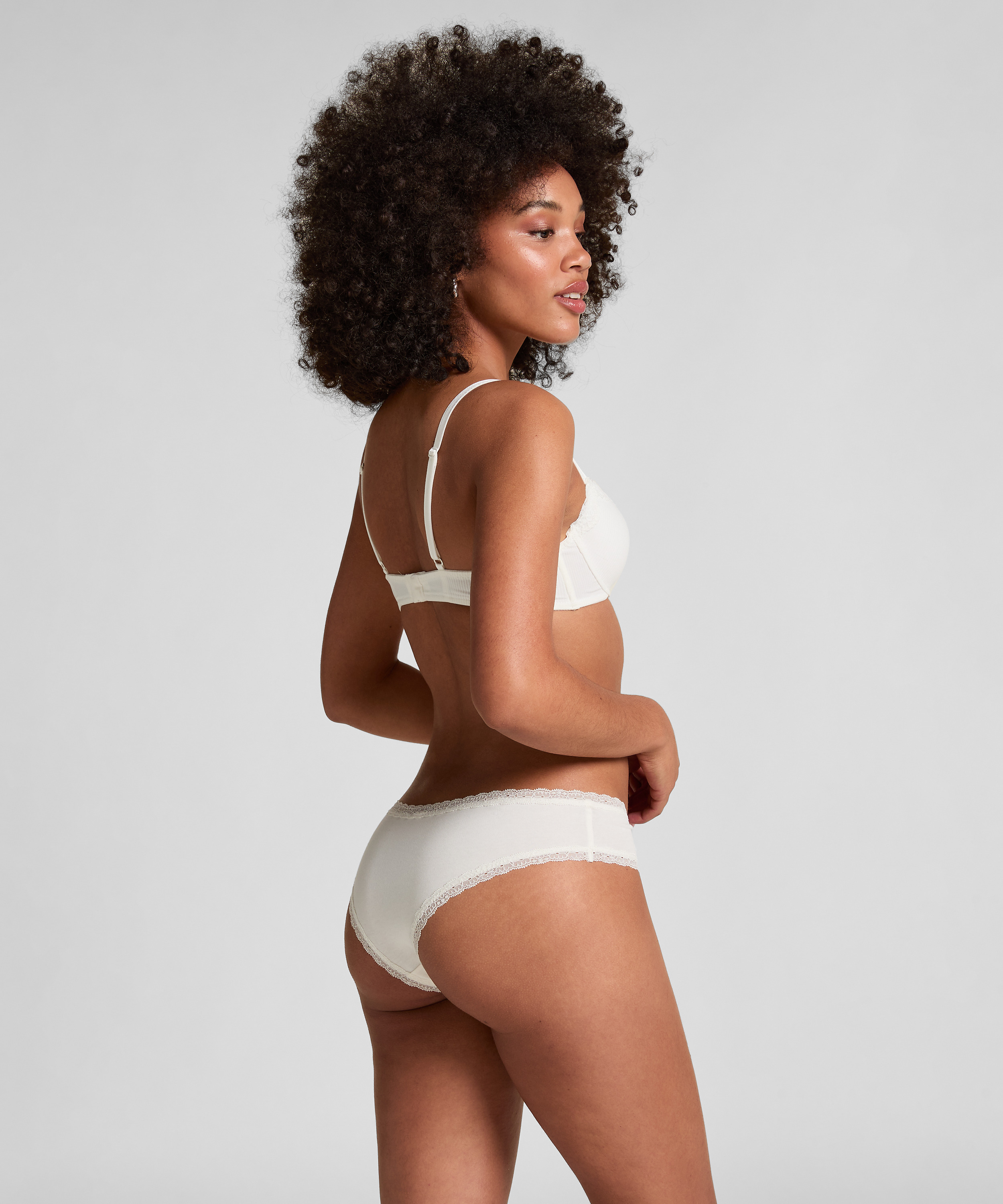 Lot de 2 Soutiens-gorge à armatures préformés Lola, Noir, main