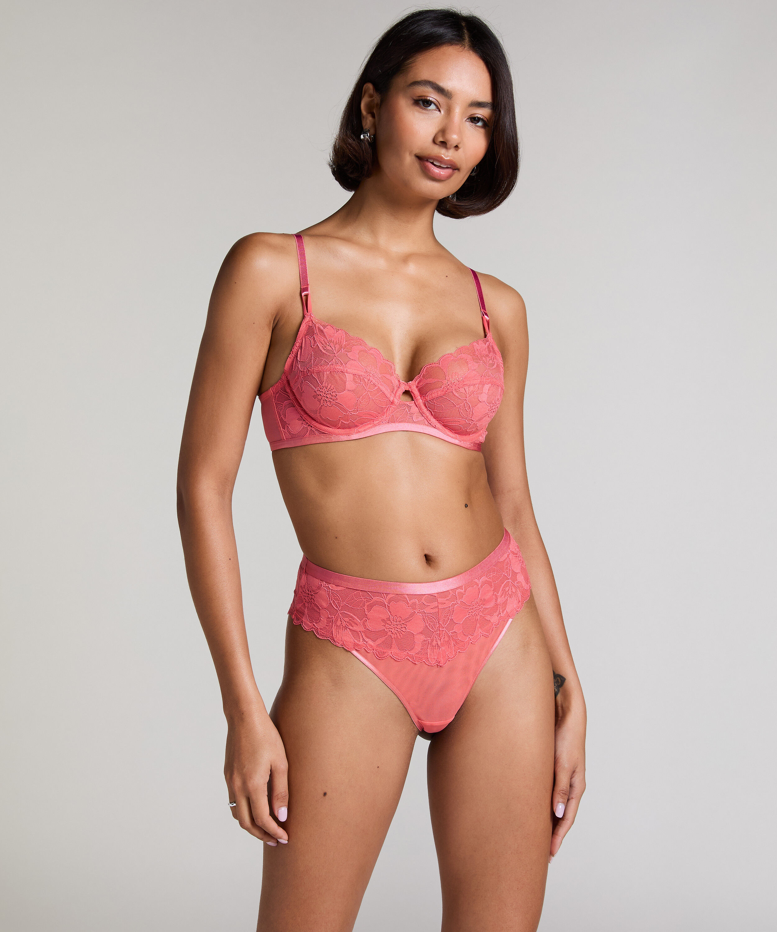 String Sophia, Rose String Sophia, Rose
