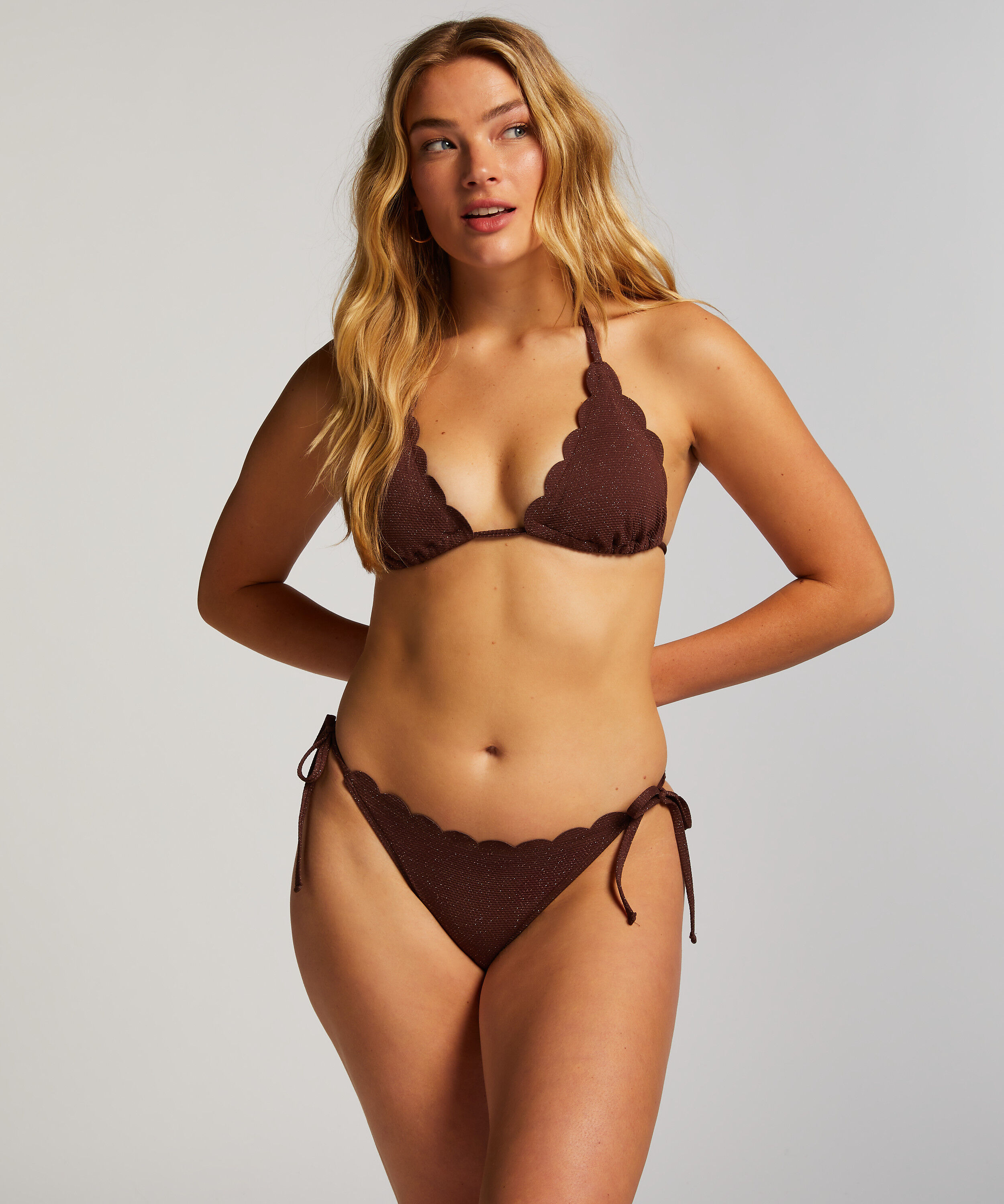Slip de Bikini Cheeky Tanga Scallop Lurex, marron Slip de Bikini Cheeky Tanga Scallop Lurex, marron