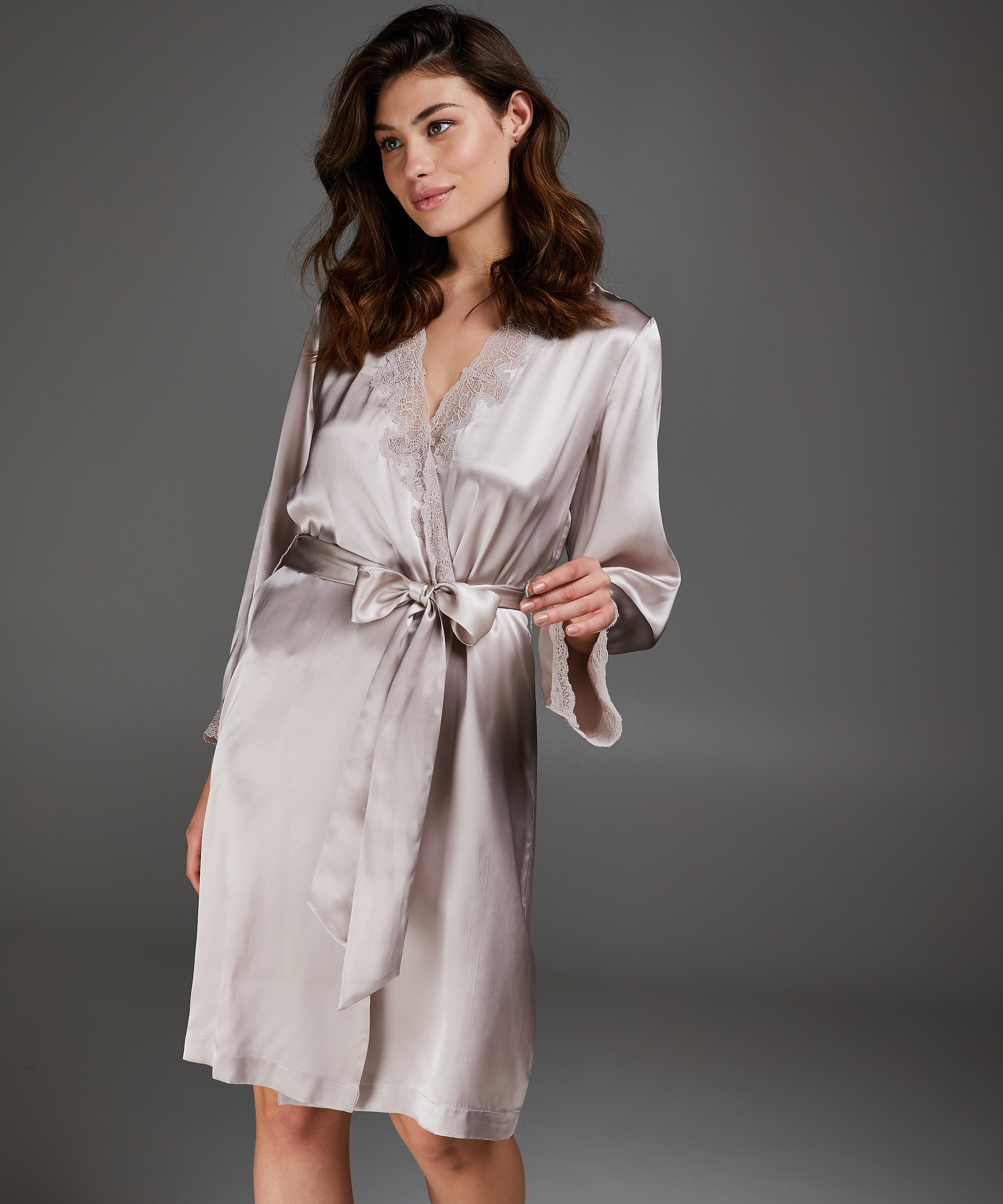 Kimono en dentelle de soie, Rose, main