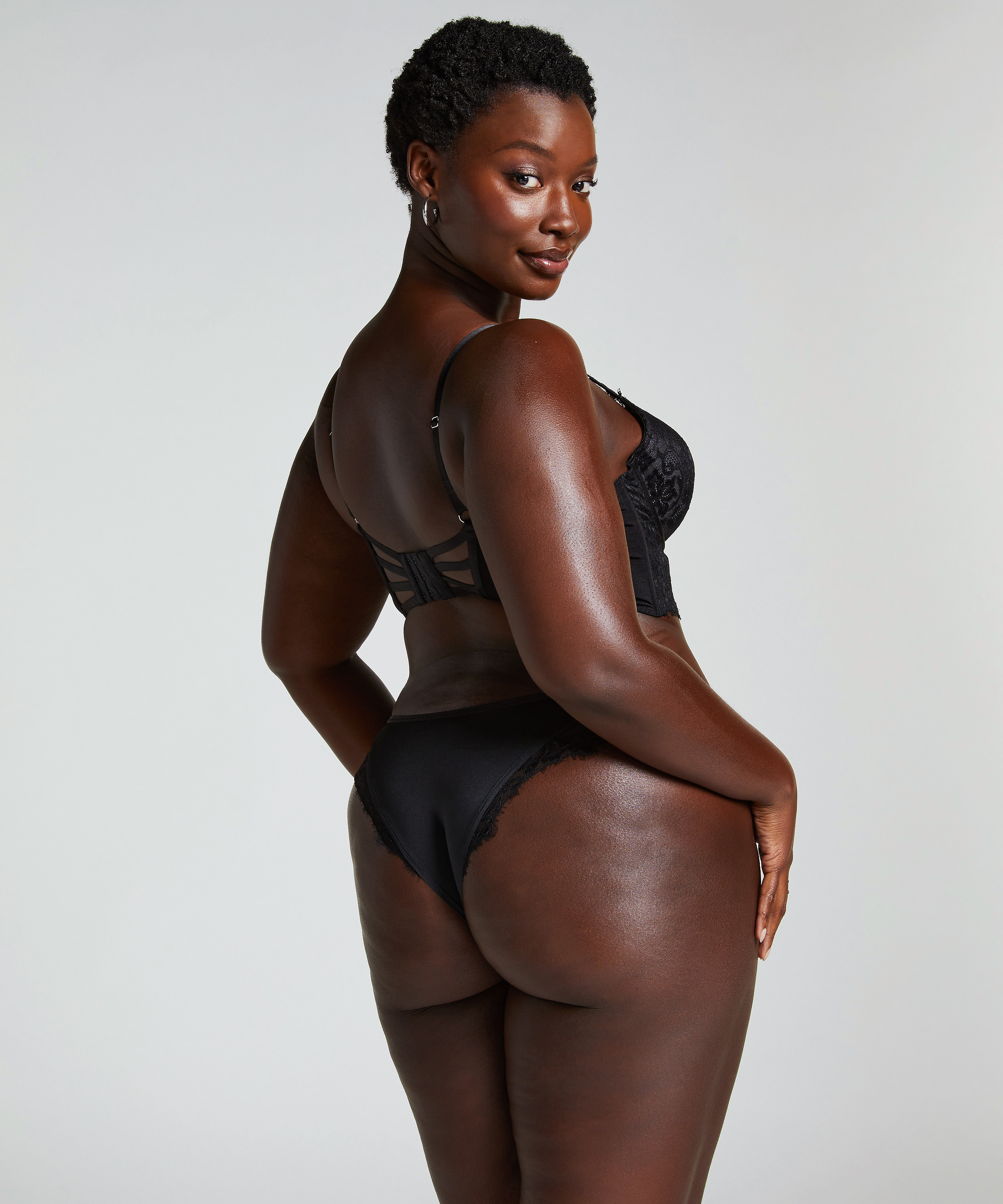 Soutien-gorge à armatures longline push-up préformé Char, Noir, main