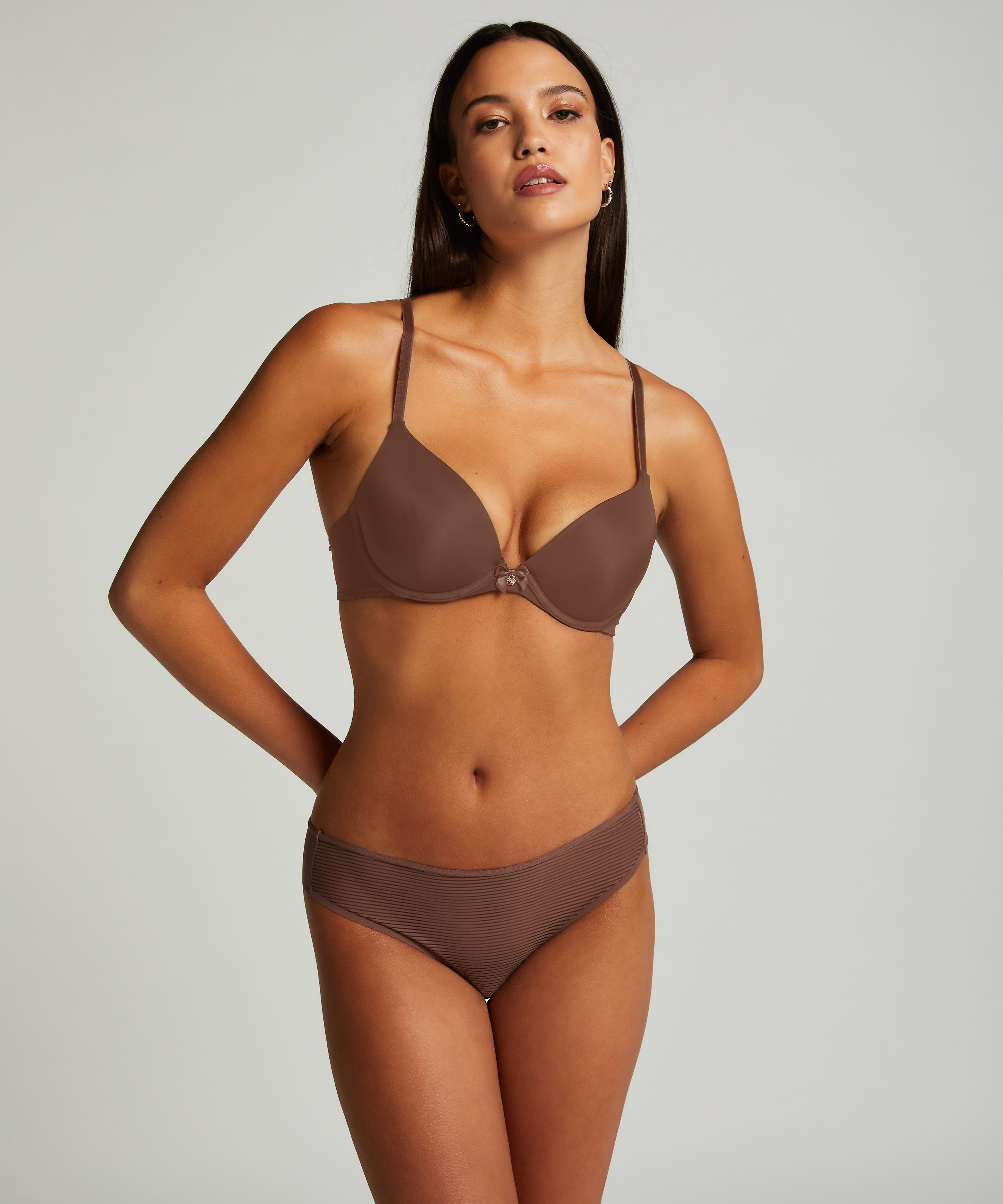 Slip brésilien invisible Stripe mesh, Marron, main