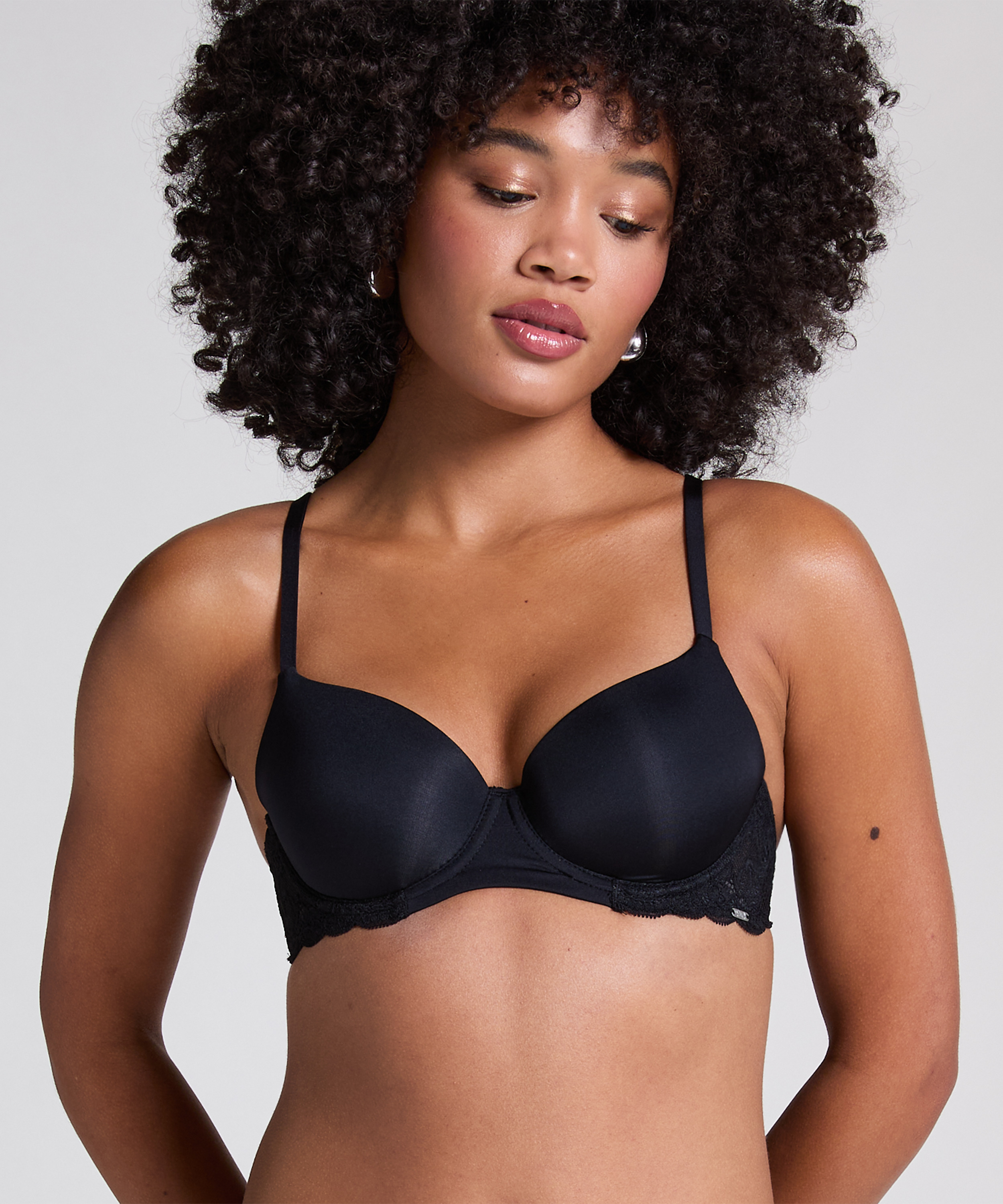 Soutien-gorge à armatures préformé Angie, Noir, main