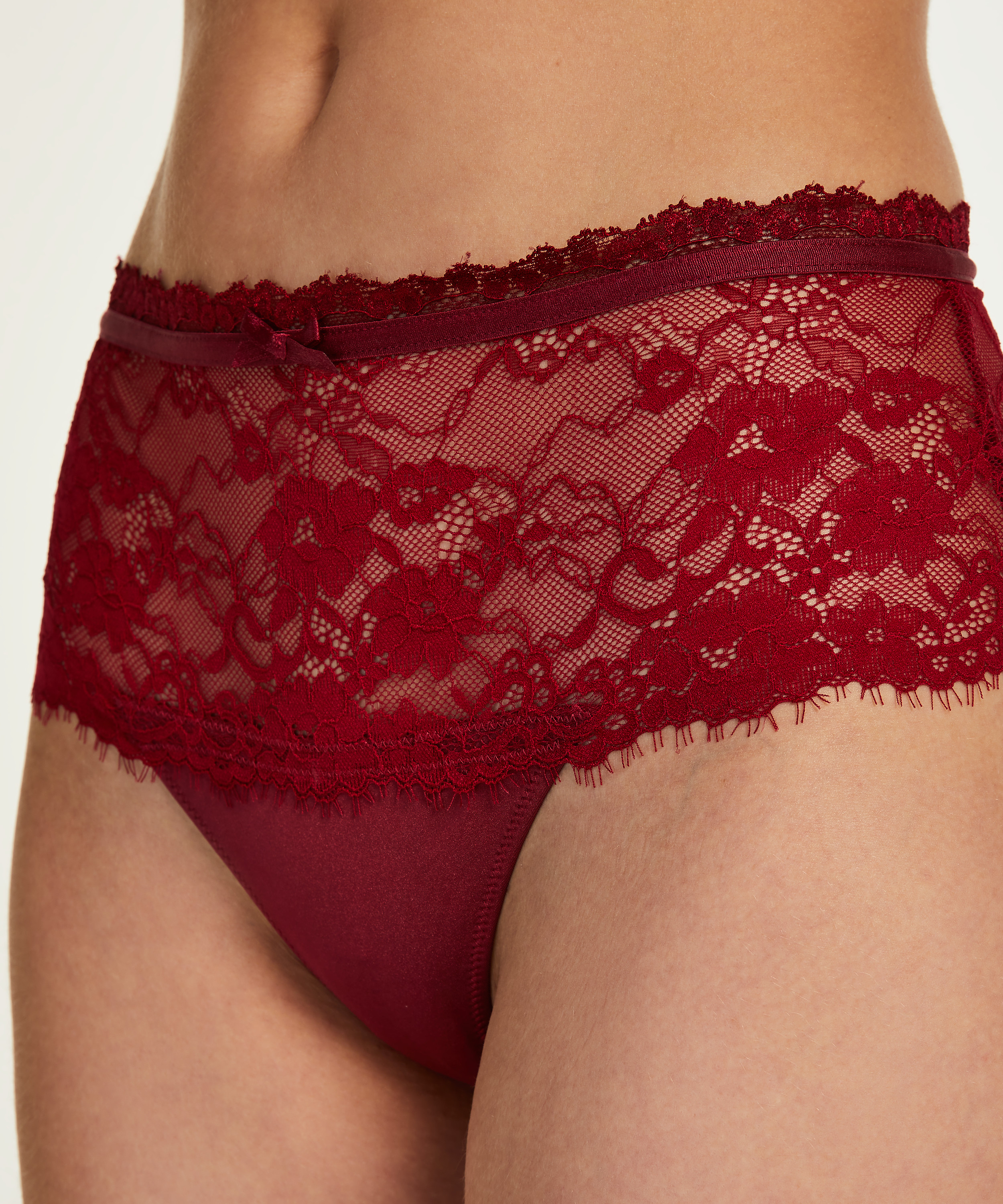 String taille haute Amaka, Rouge, main