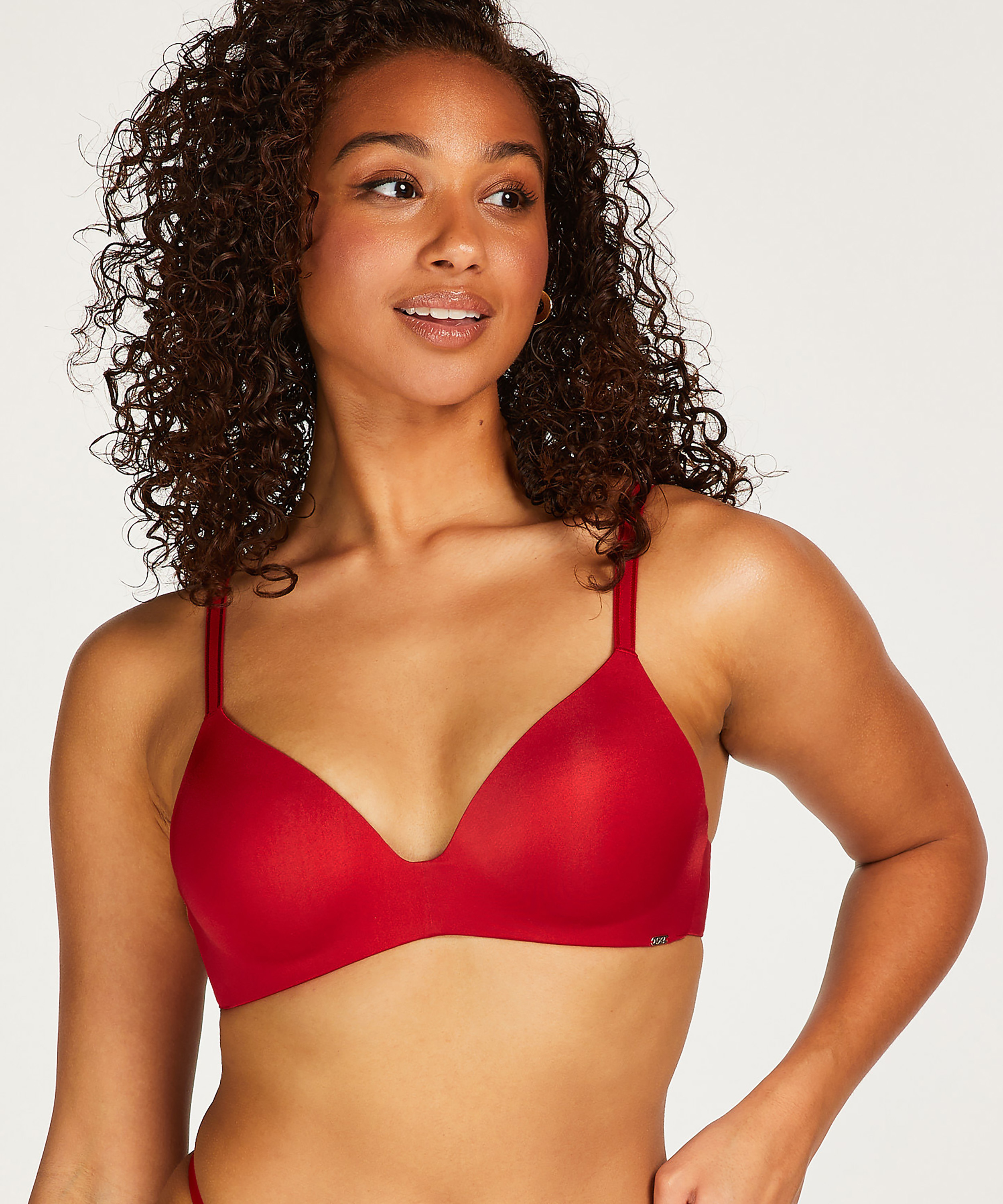 Soutien-gorge push-up préformé sans armatures Mona, Rouge, main