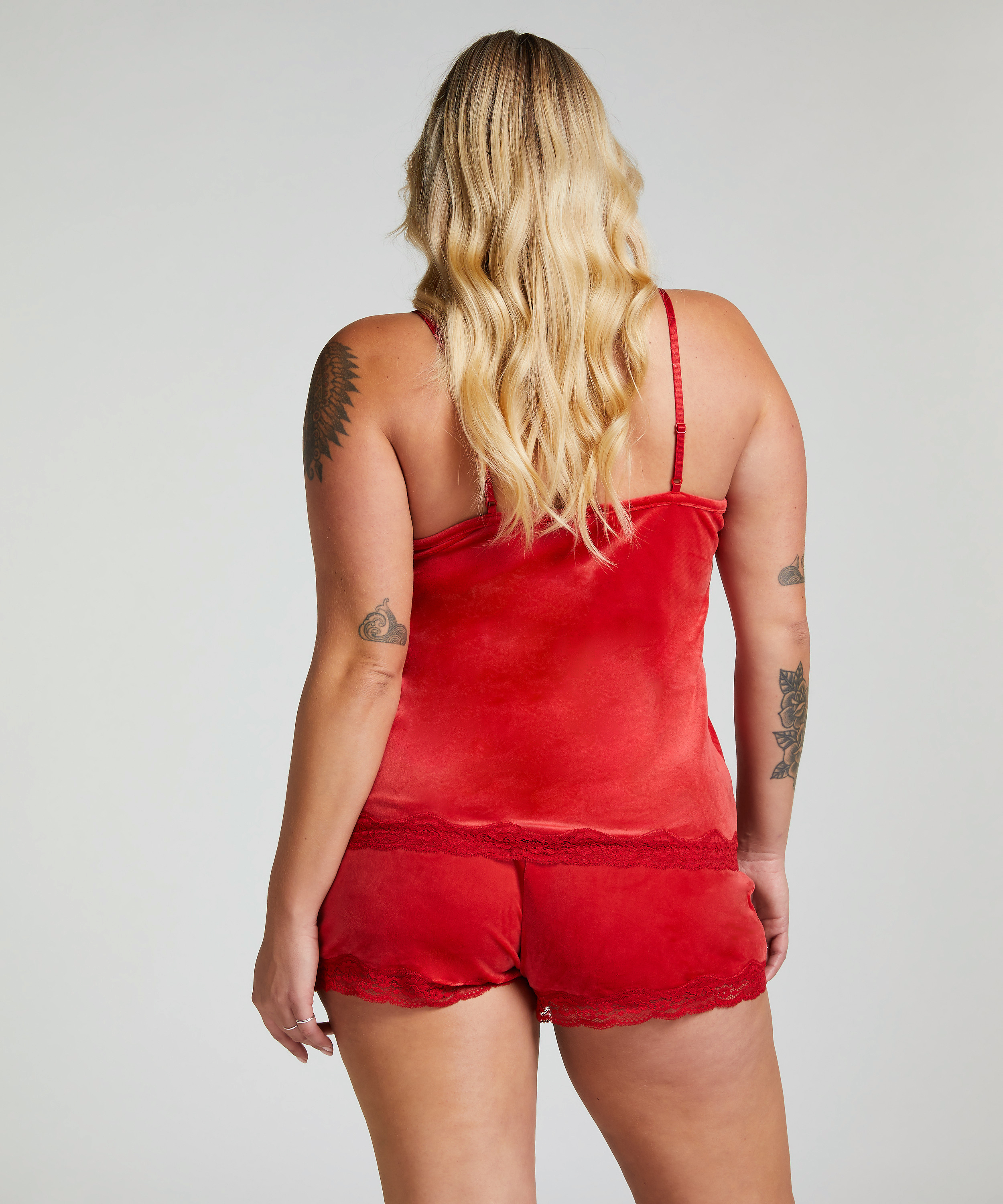 Short velours dentelle, Rouge, main