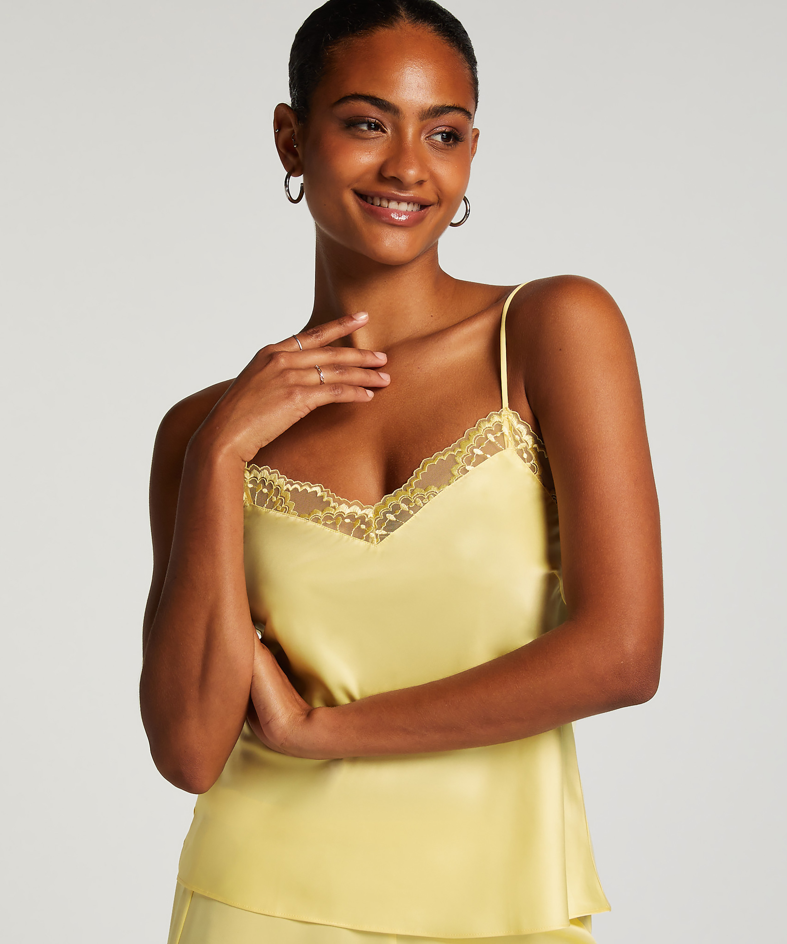 Haut de camisole Satin Dentelle, Jaune, main