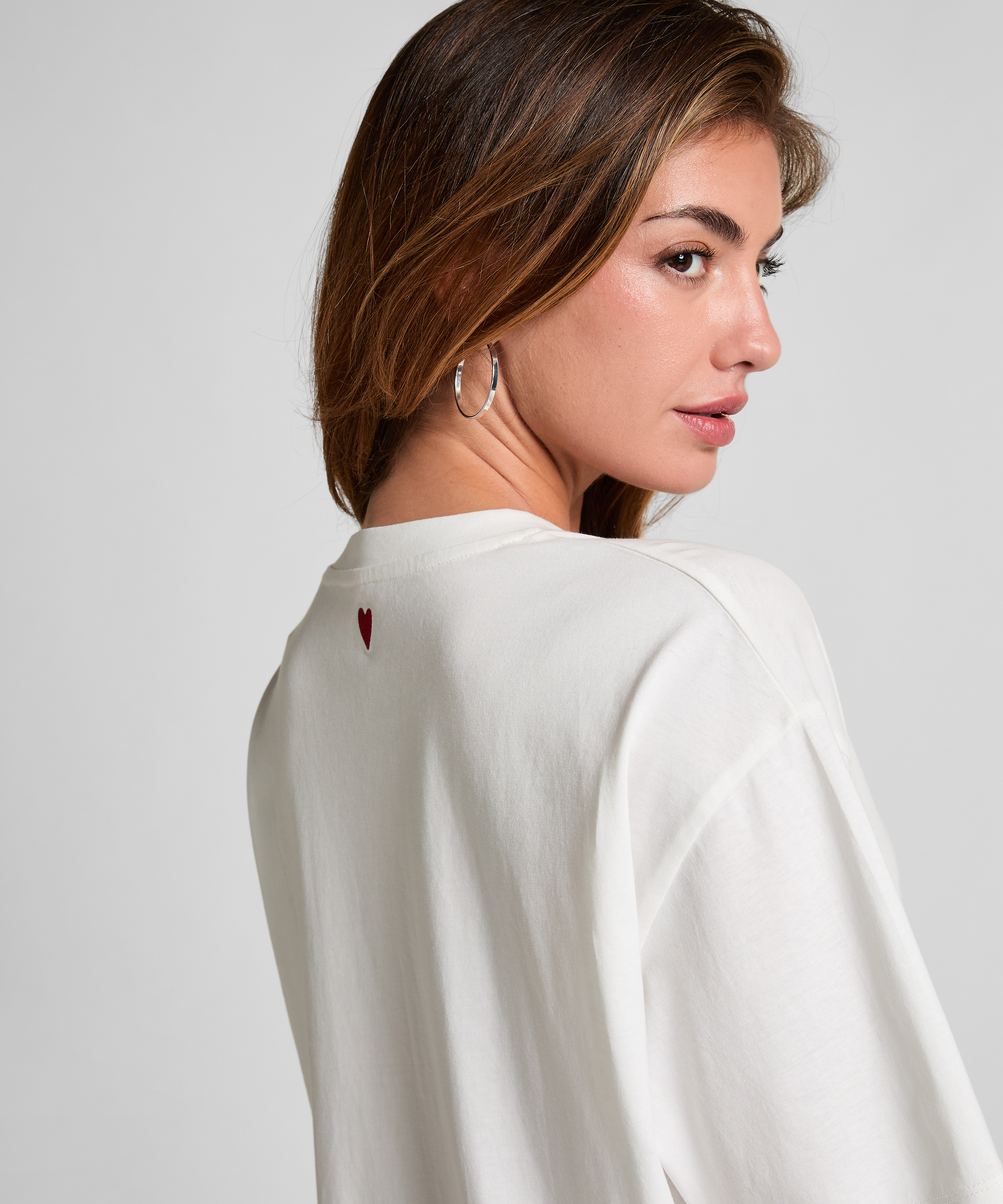 Chemise de nuit, Blanc, main