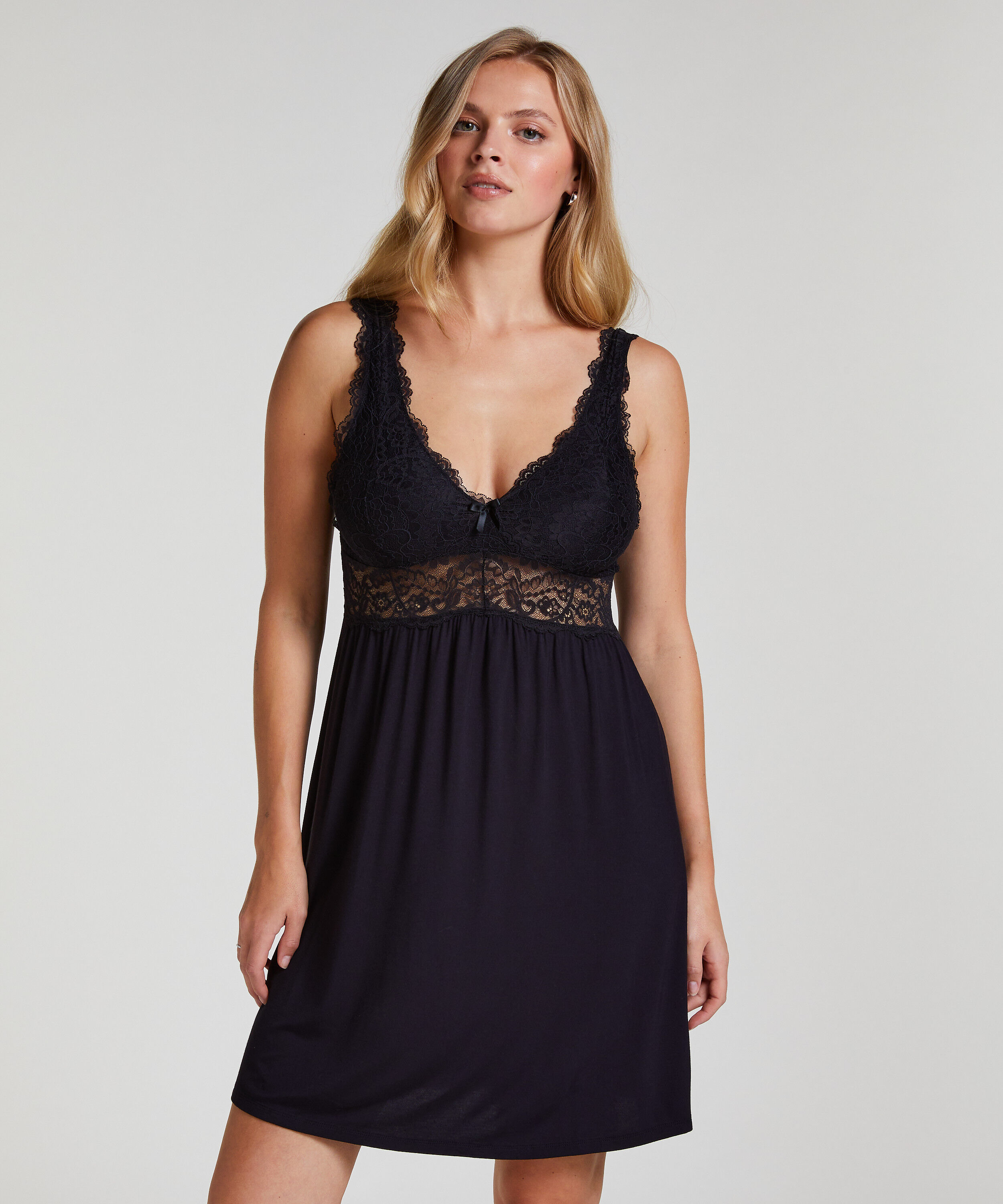 Nuisette Nora dentelle, Noir