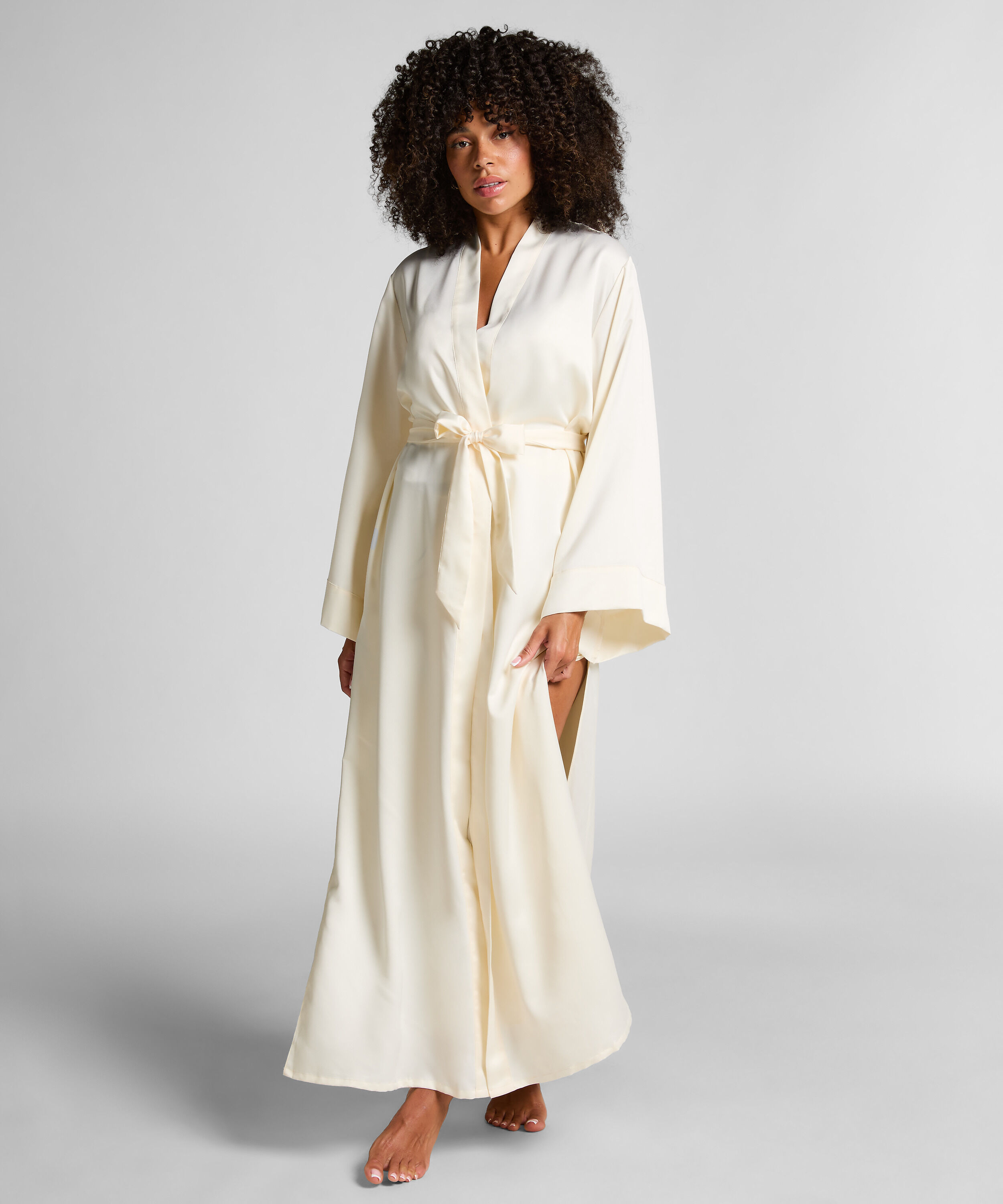 Kimono Long Satin Floral, Blanc Kimono Long Satin Floral, Blanc