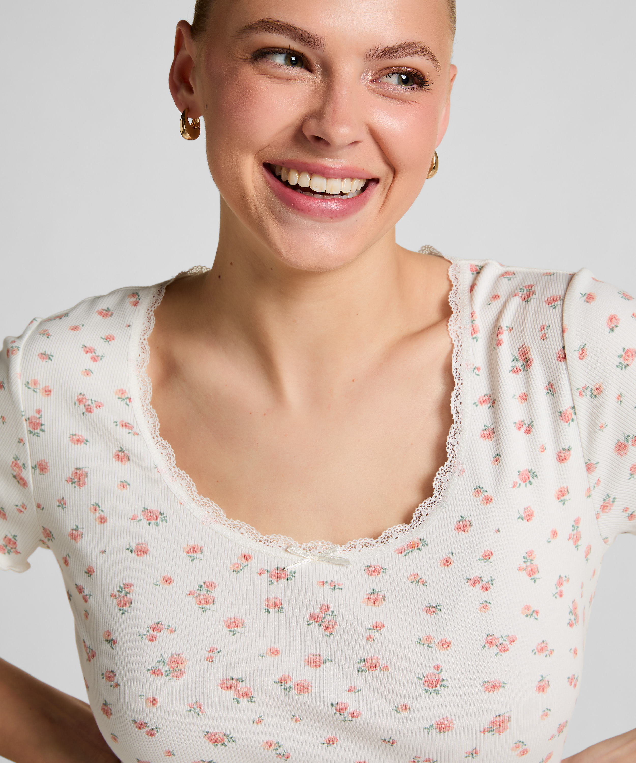 Haut à manches courtes en dentelle côtelée, Blanc, main