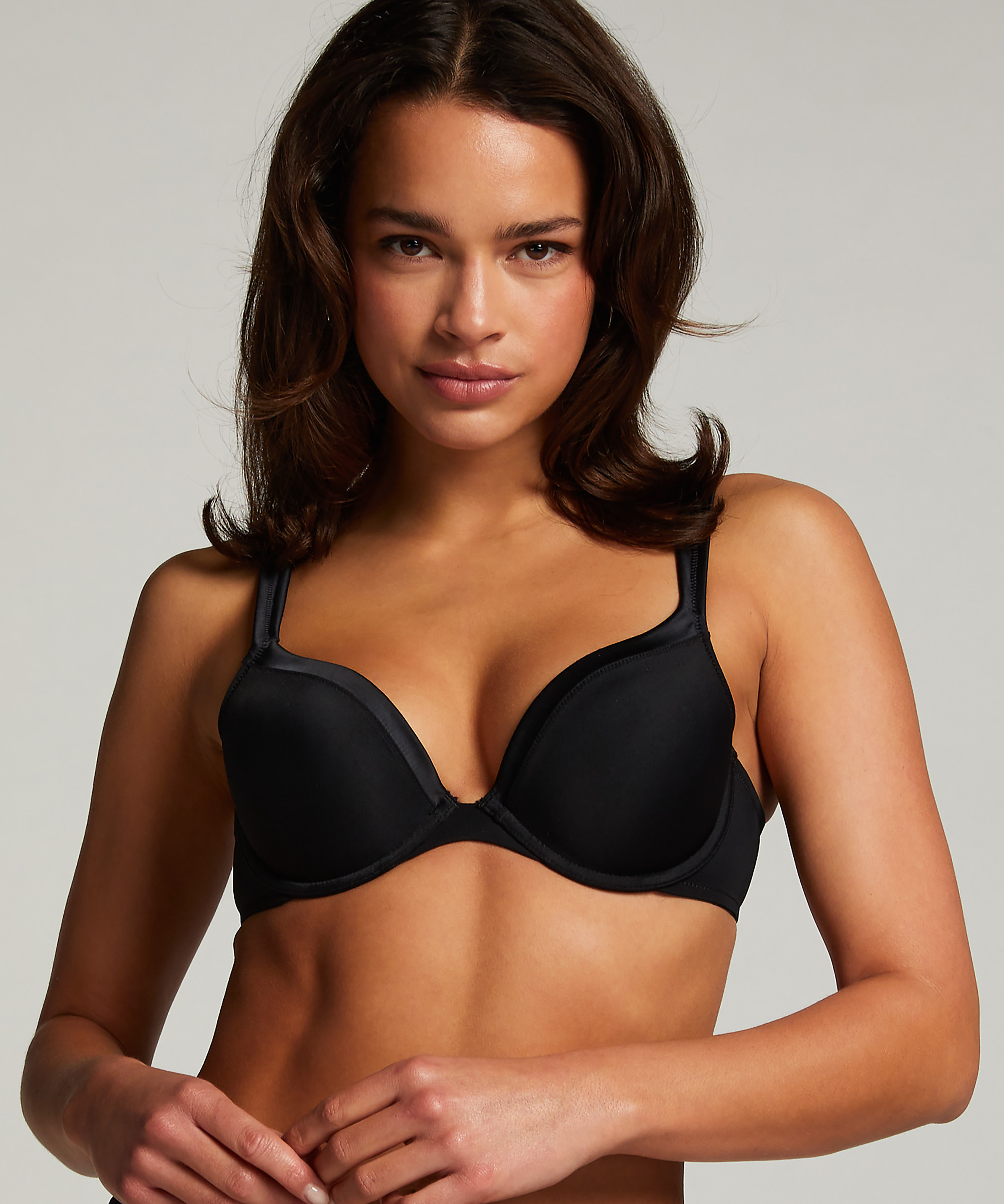 Soutien-gorge à armatures préformé Satin fleece, Noir, main