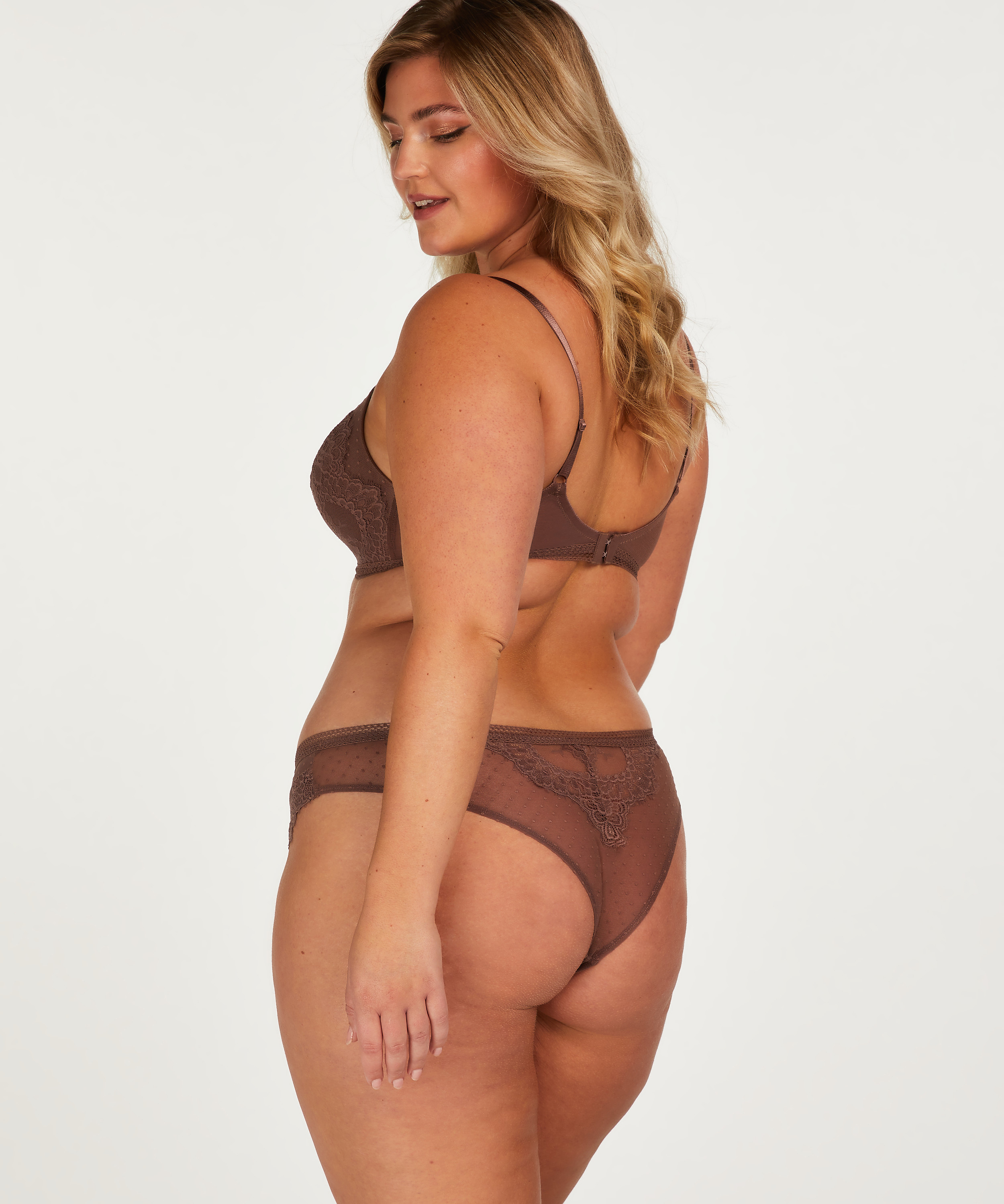 Soutien-gorge préformé sans armature Bessie, Marron, main