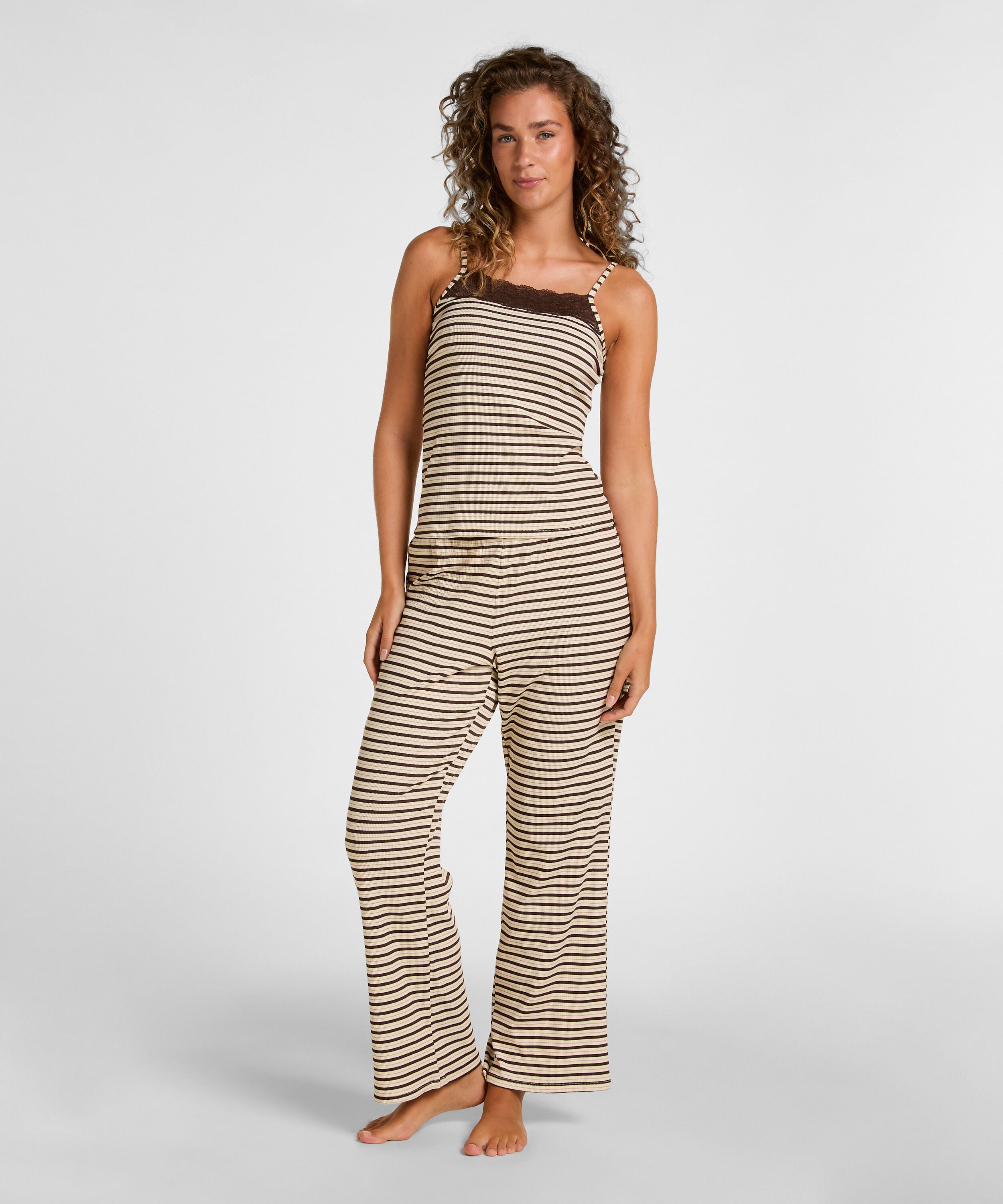 Ensemble Pyjama en Dentelle, Marron Ensemble Pyjama en Dentelle, Marron