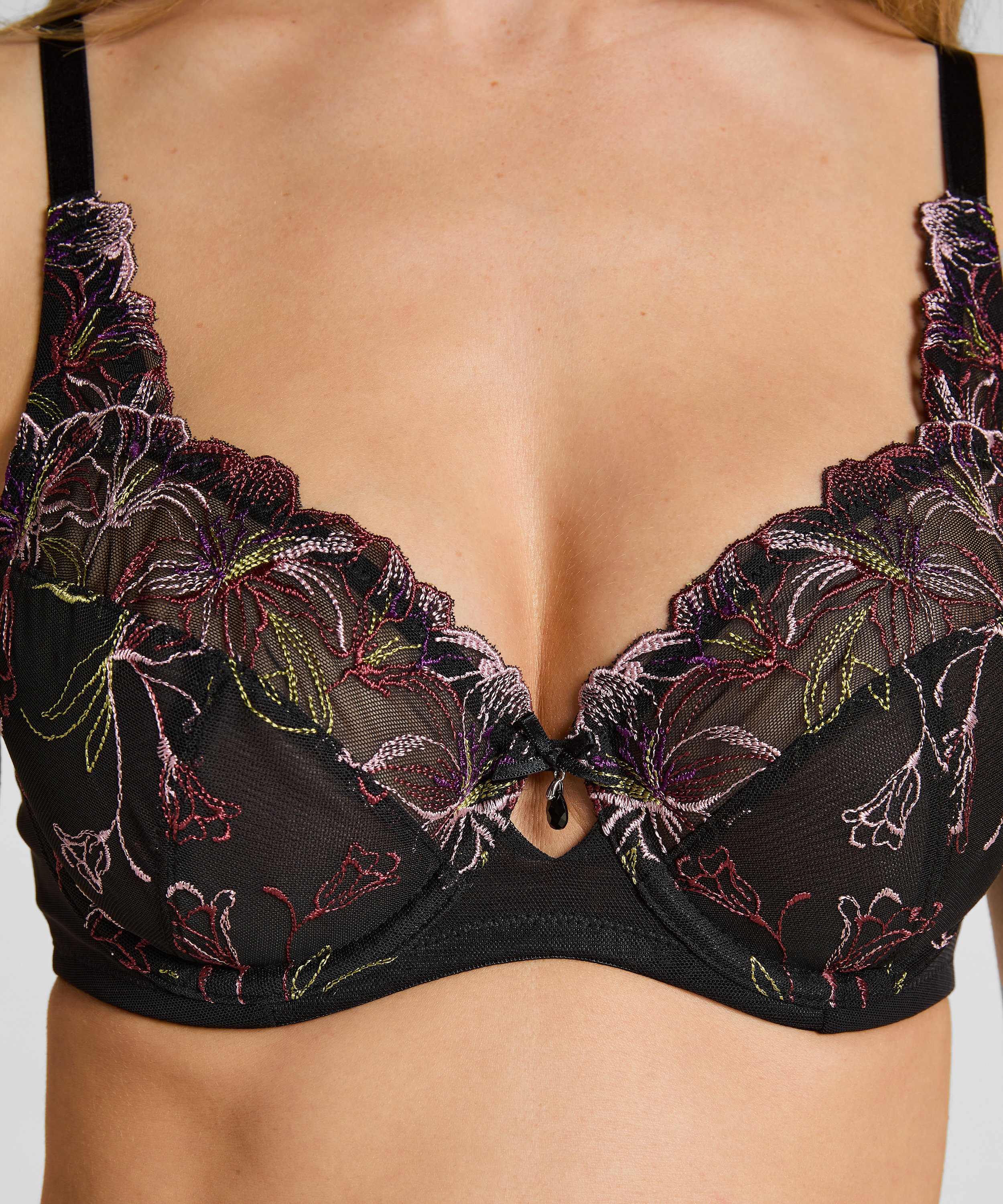 Soutien-gorge à armatures non-préformé Lily, Noir, main