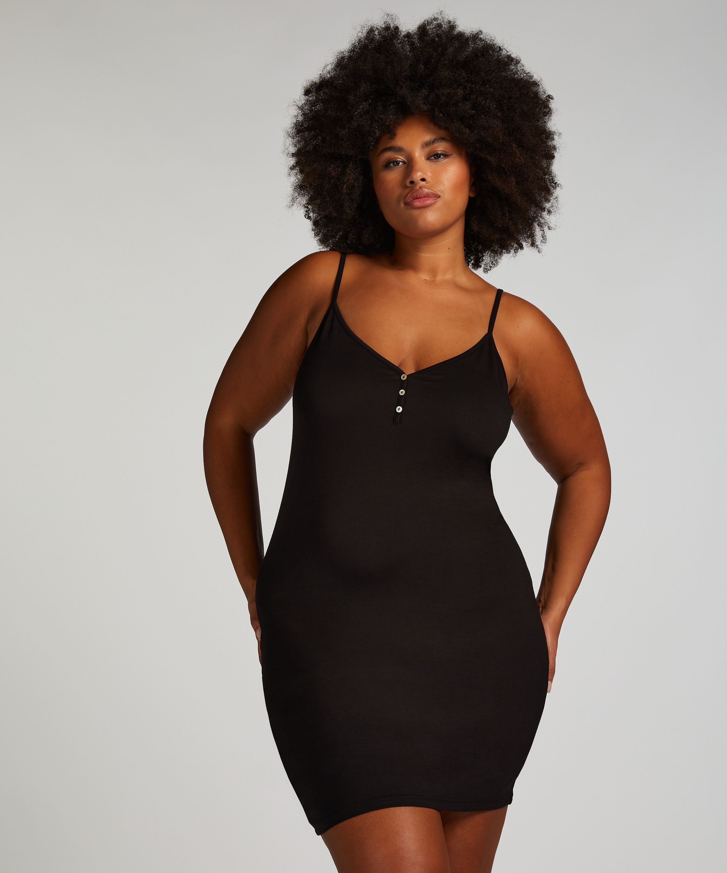 Nuisette Henley, Noir, main