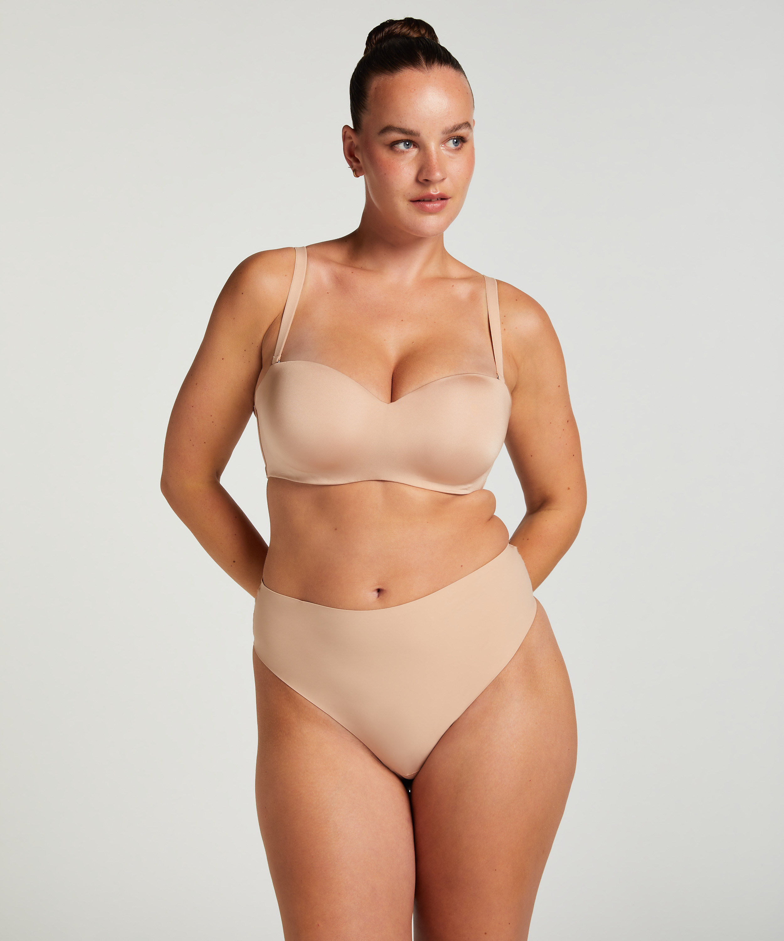Soutien-gorge push-up sans bretelles à armatures préformé Smooth, Beige, main