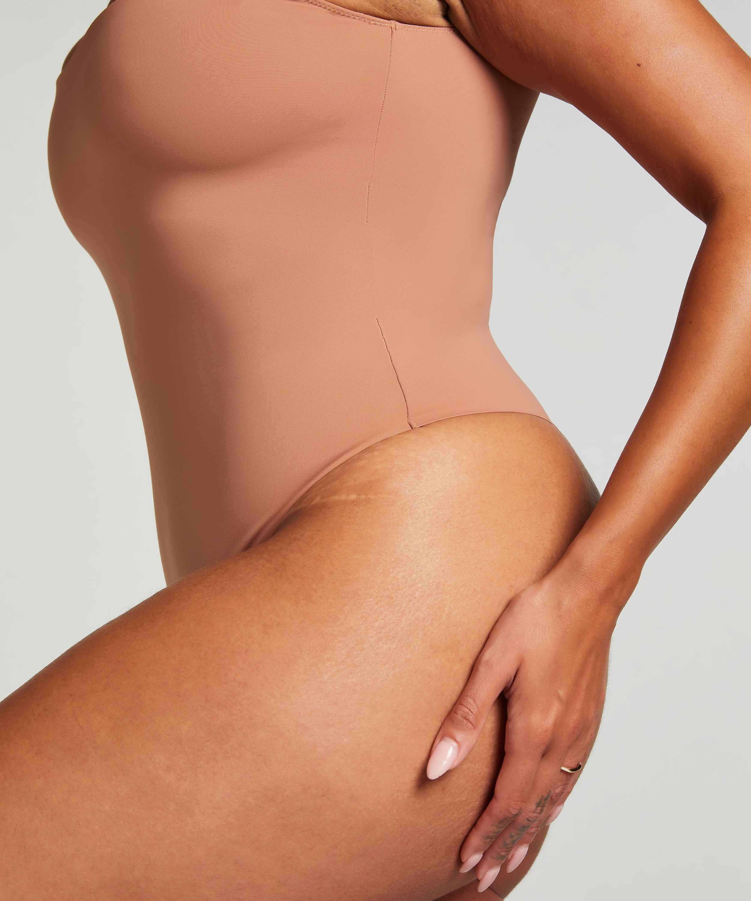 Smooth body, Marron, main